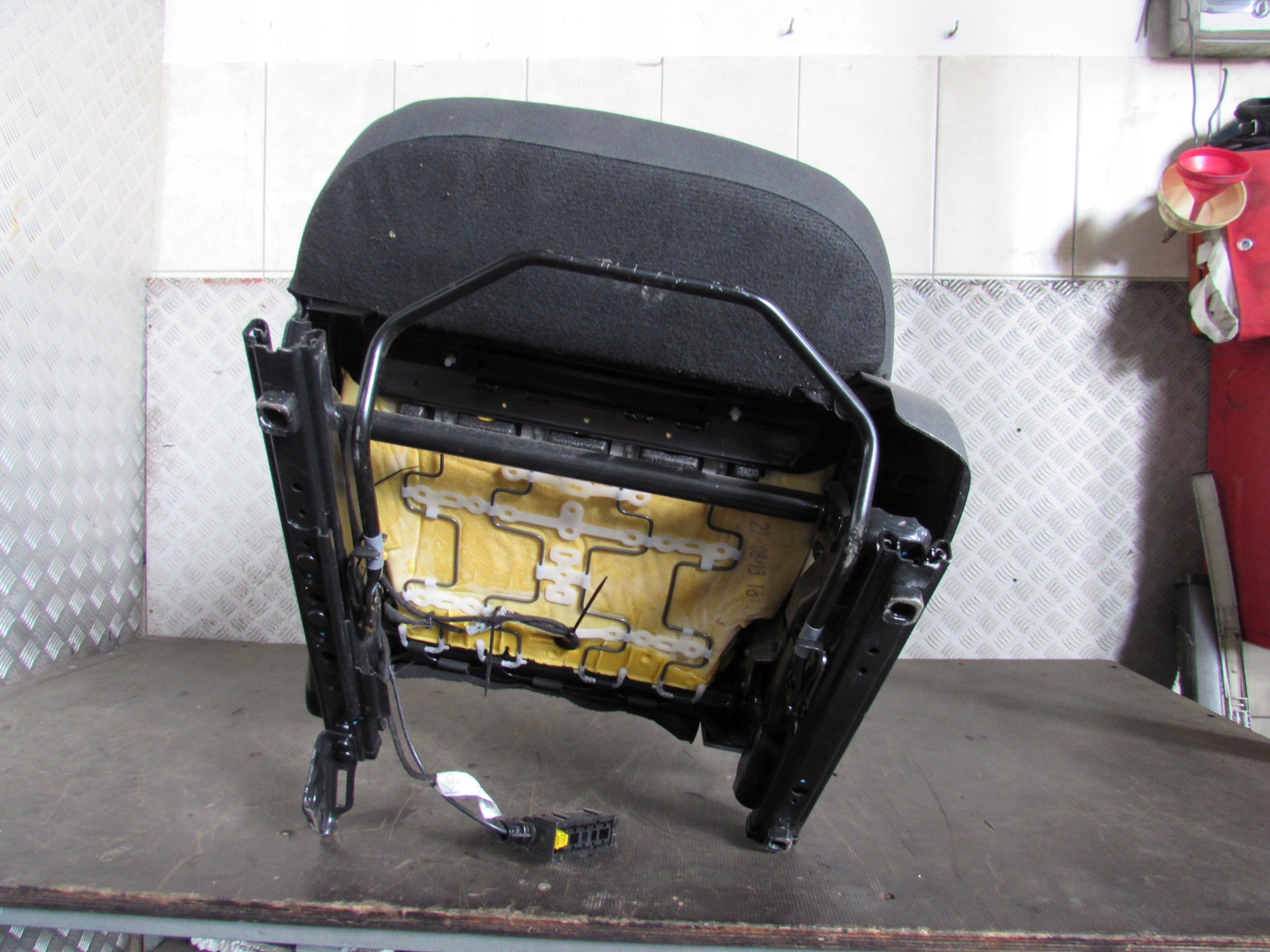 кресло передний левый opel CORSA d 06-11 r.