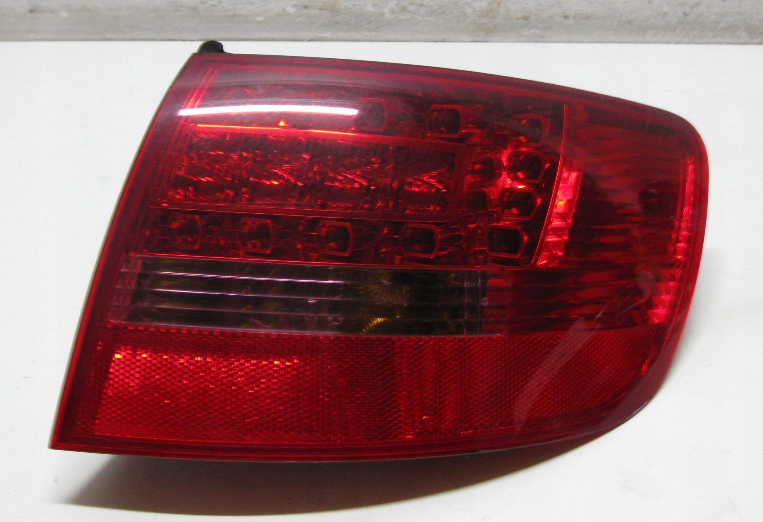 AUDI A6 C6 05R Licht rechts heck 4F9945096H EU