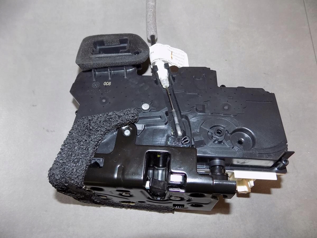 AUDI A8 4N lock left rear part 4N0839015B