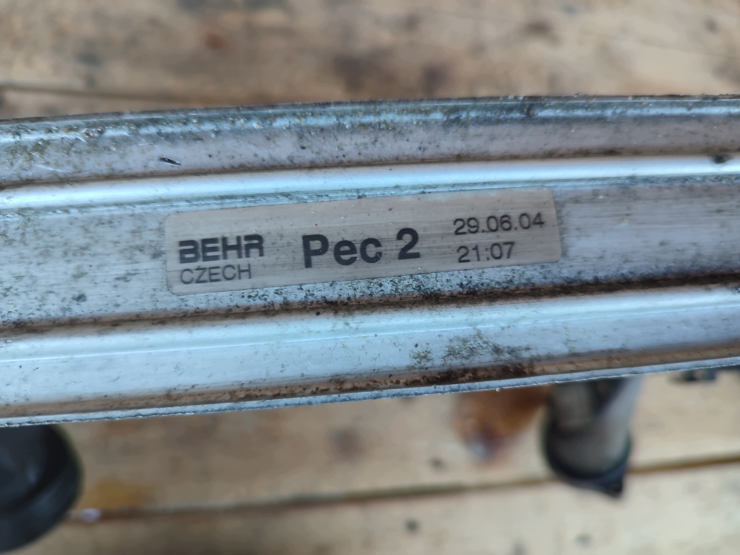VW TOUAREG a 2.5 TDI 05r intercooler 7L0145803A