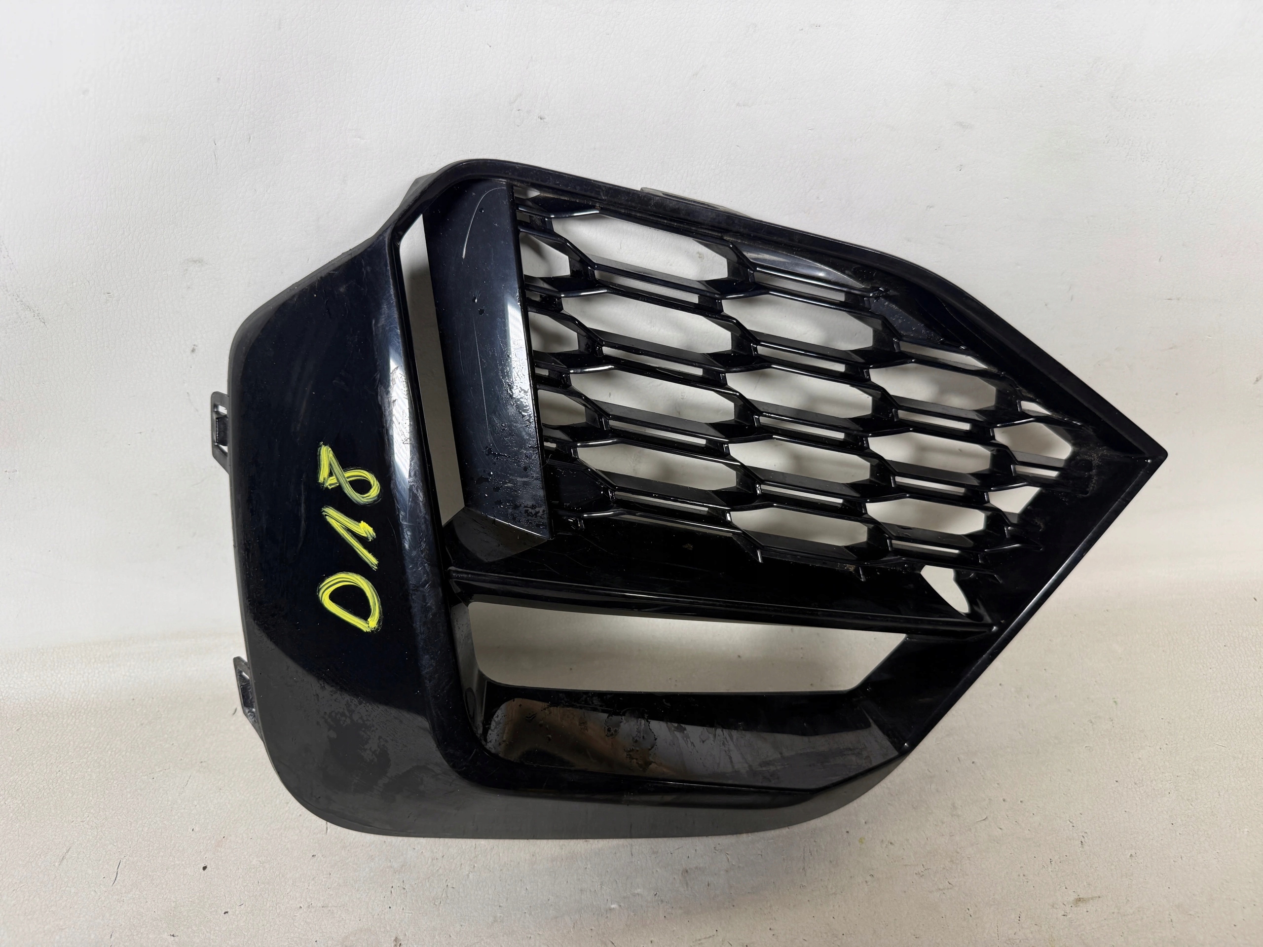 BMW 2 F44 grid of a bumper front front 8075487