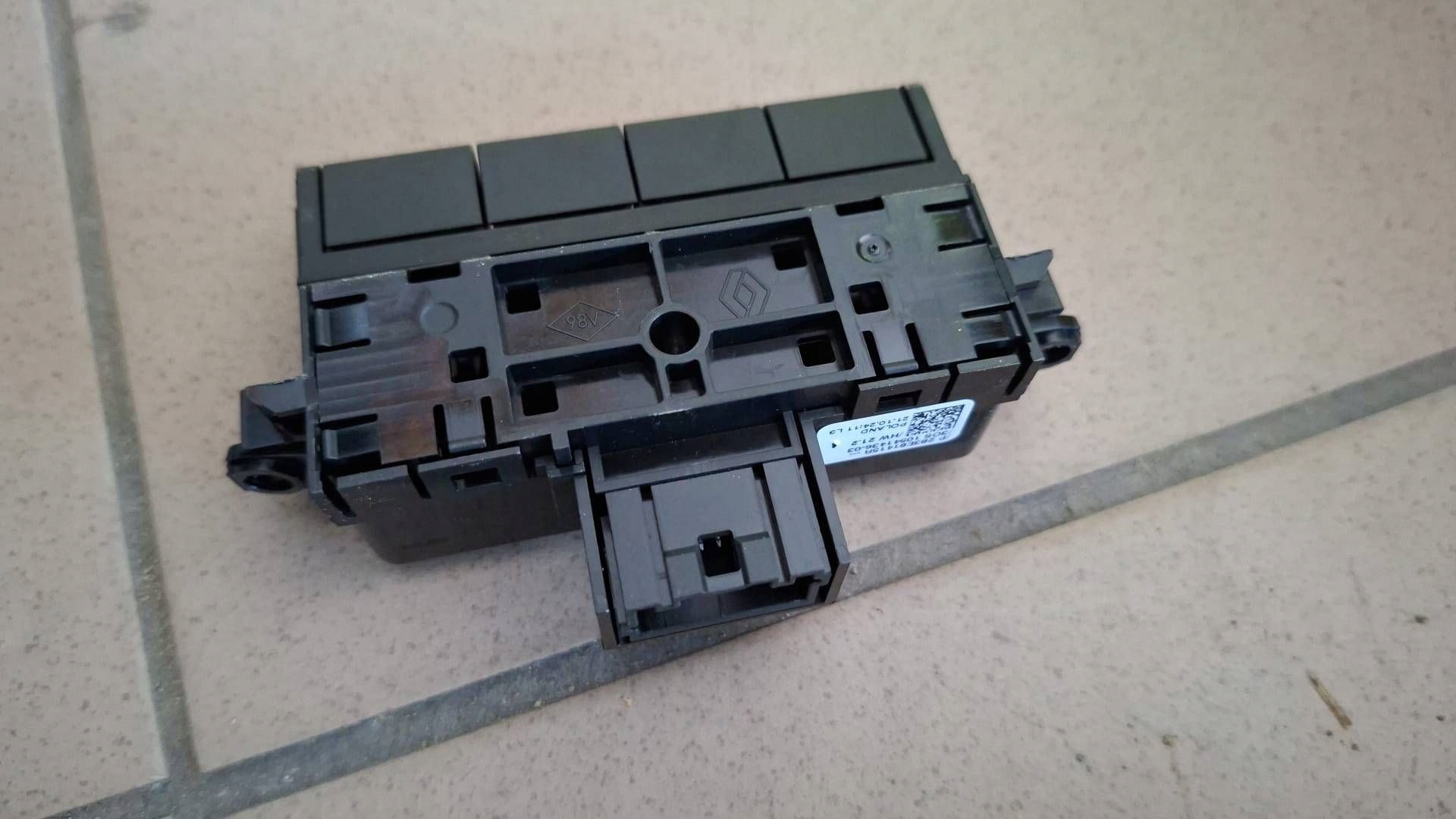 ovladac panel Renault 4 283E81415R