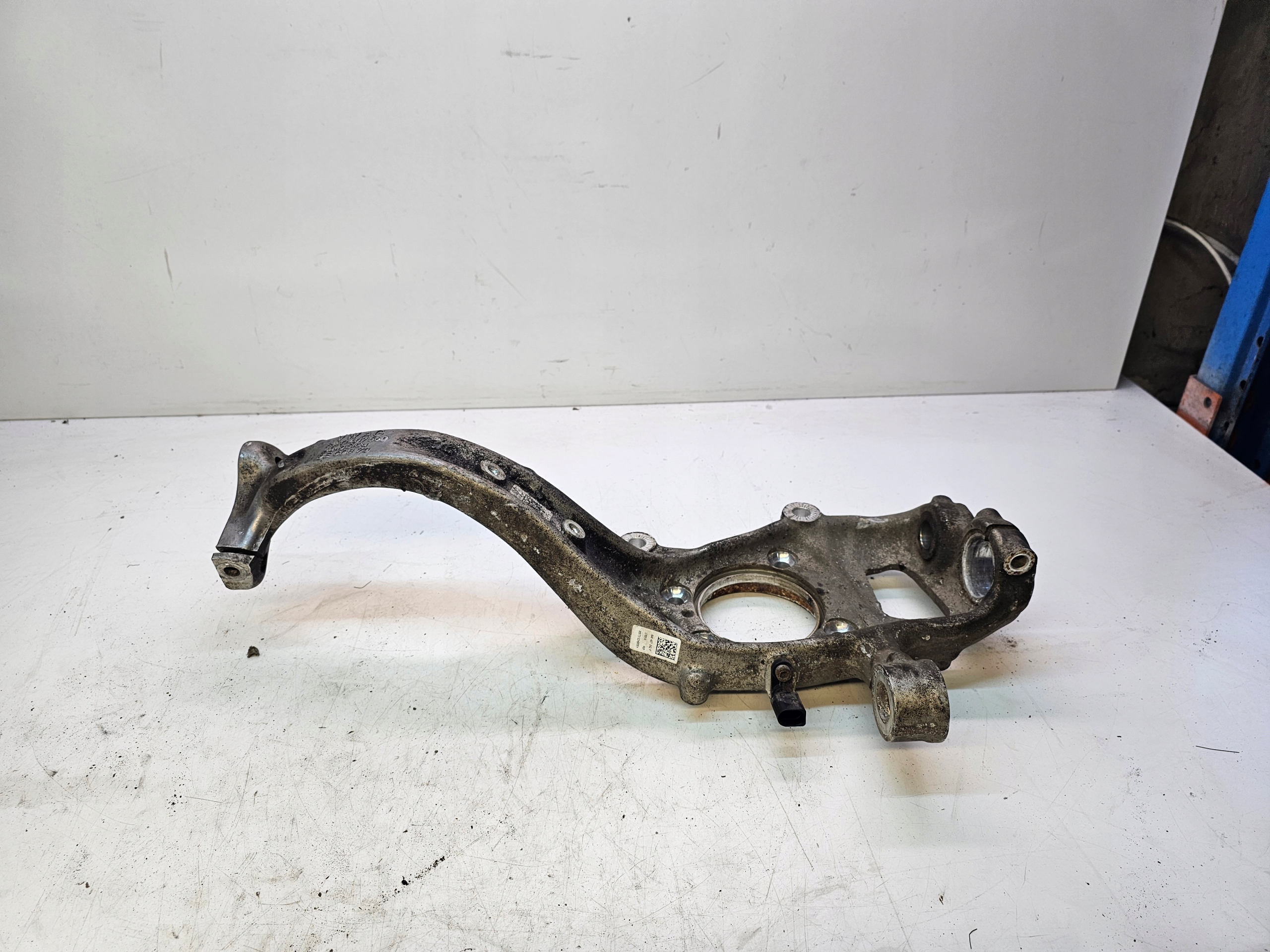 swing right front AUDI A4 B9 A5 Q5 8W0407560
