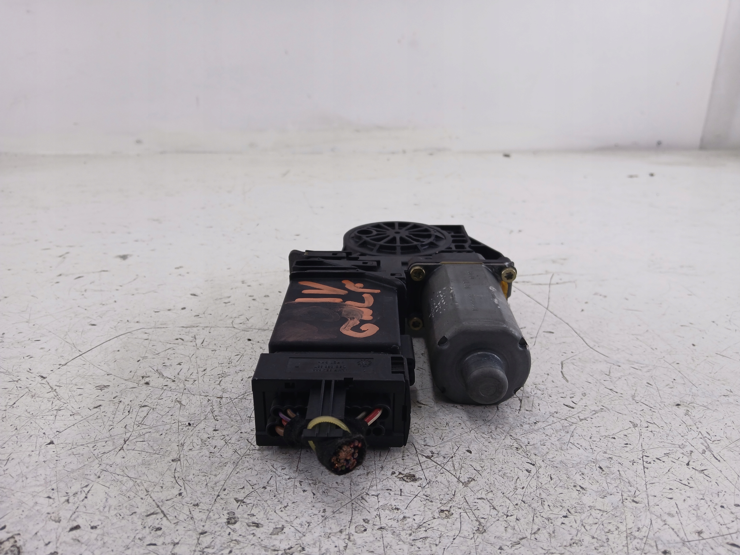 VW GOLF IV BORA LEON and mini motor windows right front 0130821764