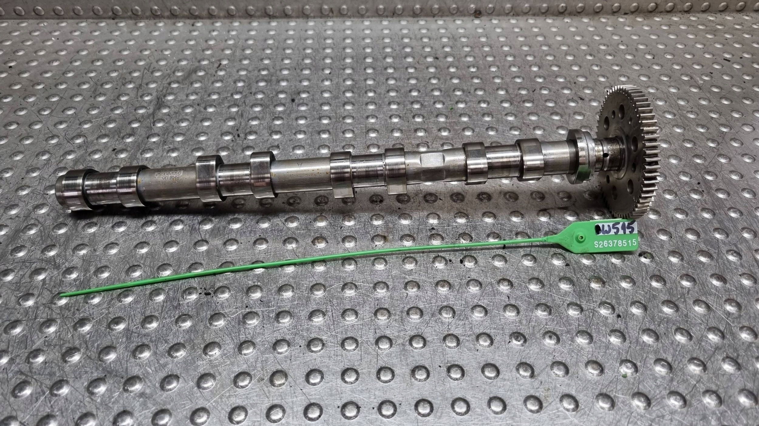 Arbre à cames d’échappement 7790596 BMW E60 E61 E83 E87 E90 E91 520D M47