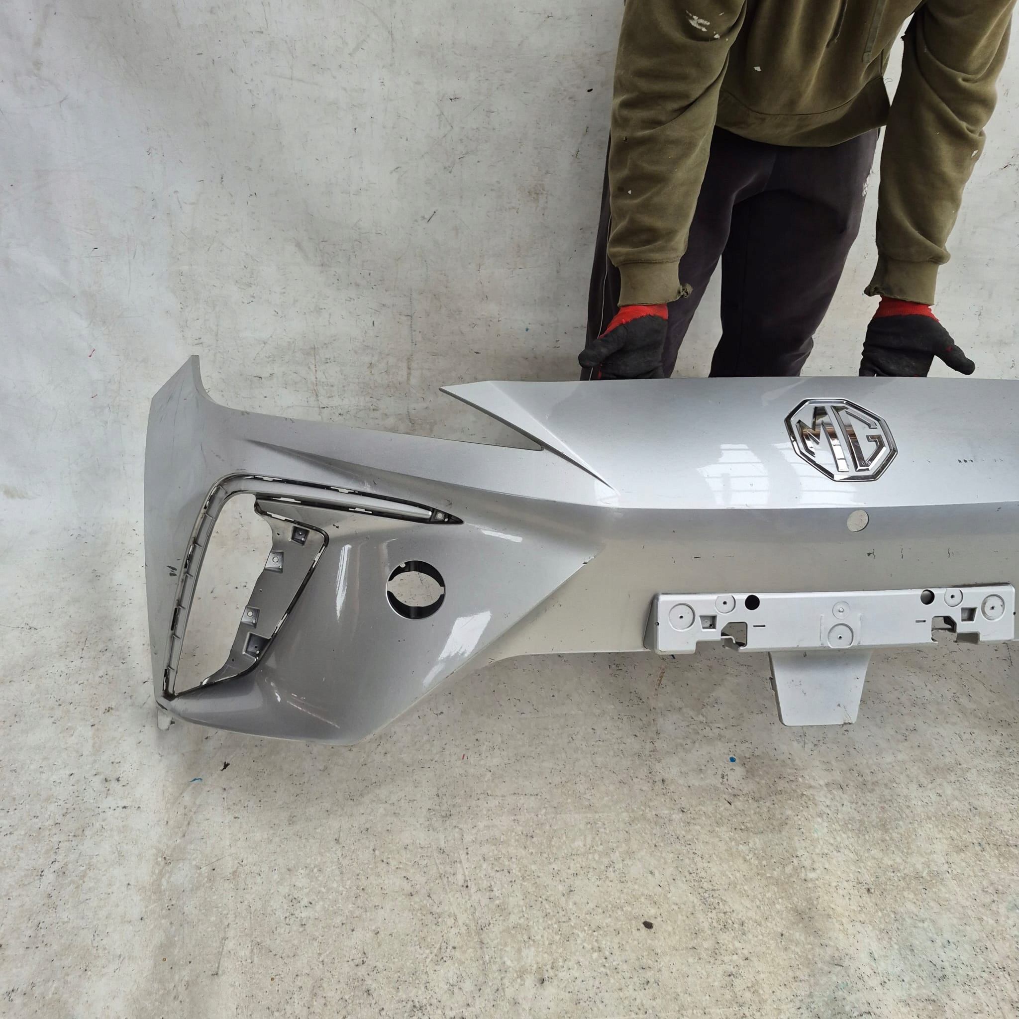 MG 4 M64 IV EV 22- bumper front front P11183302