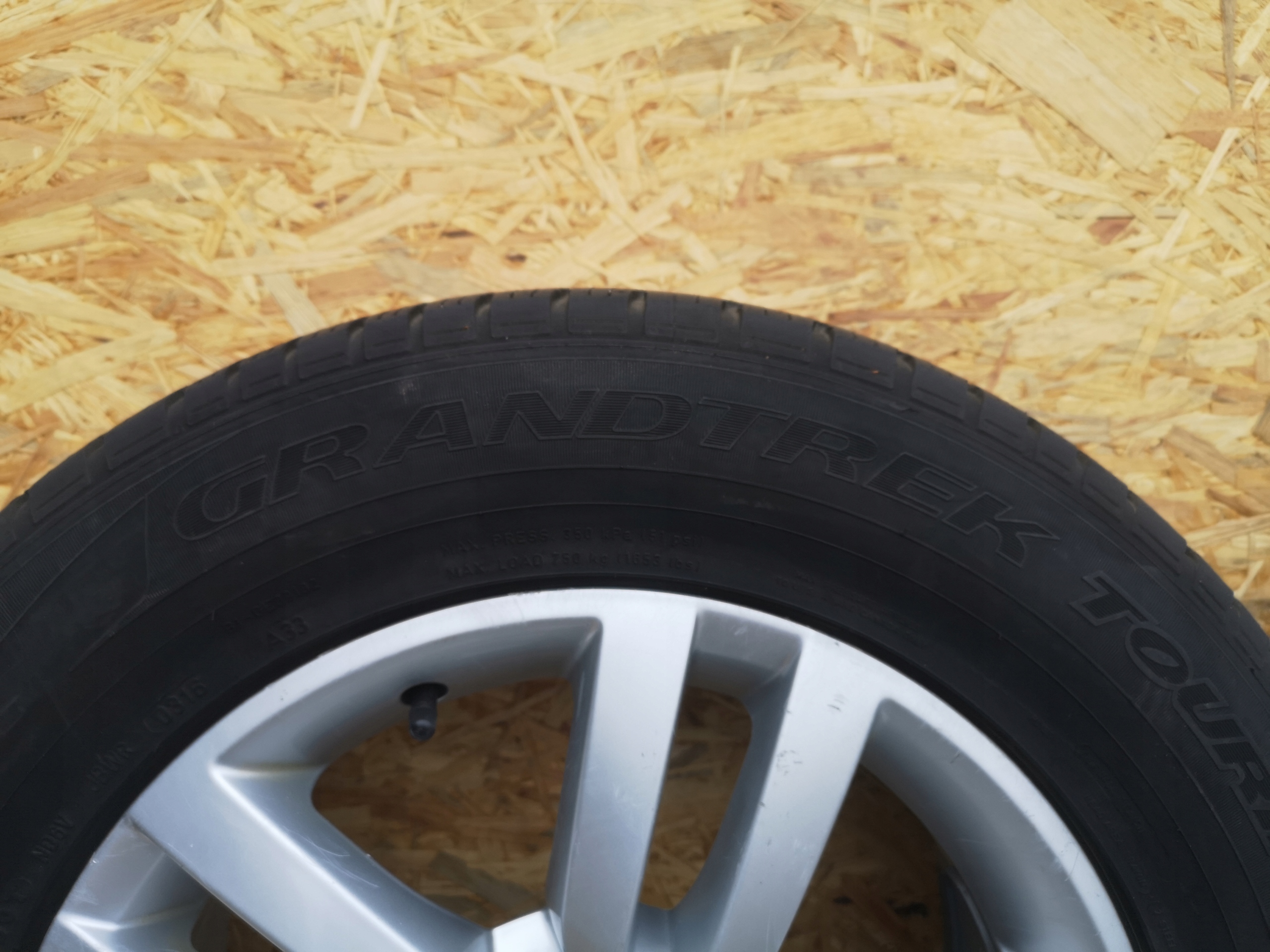 TIGUAN 5N ALU FELGI OPONY 215/65/16 KOŁA 16" Kolor Srebrny