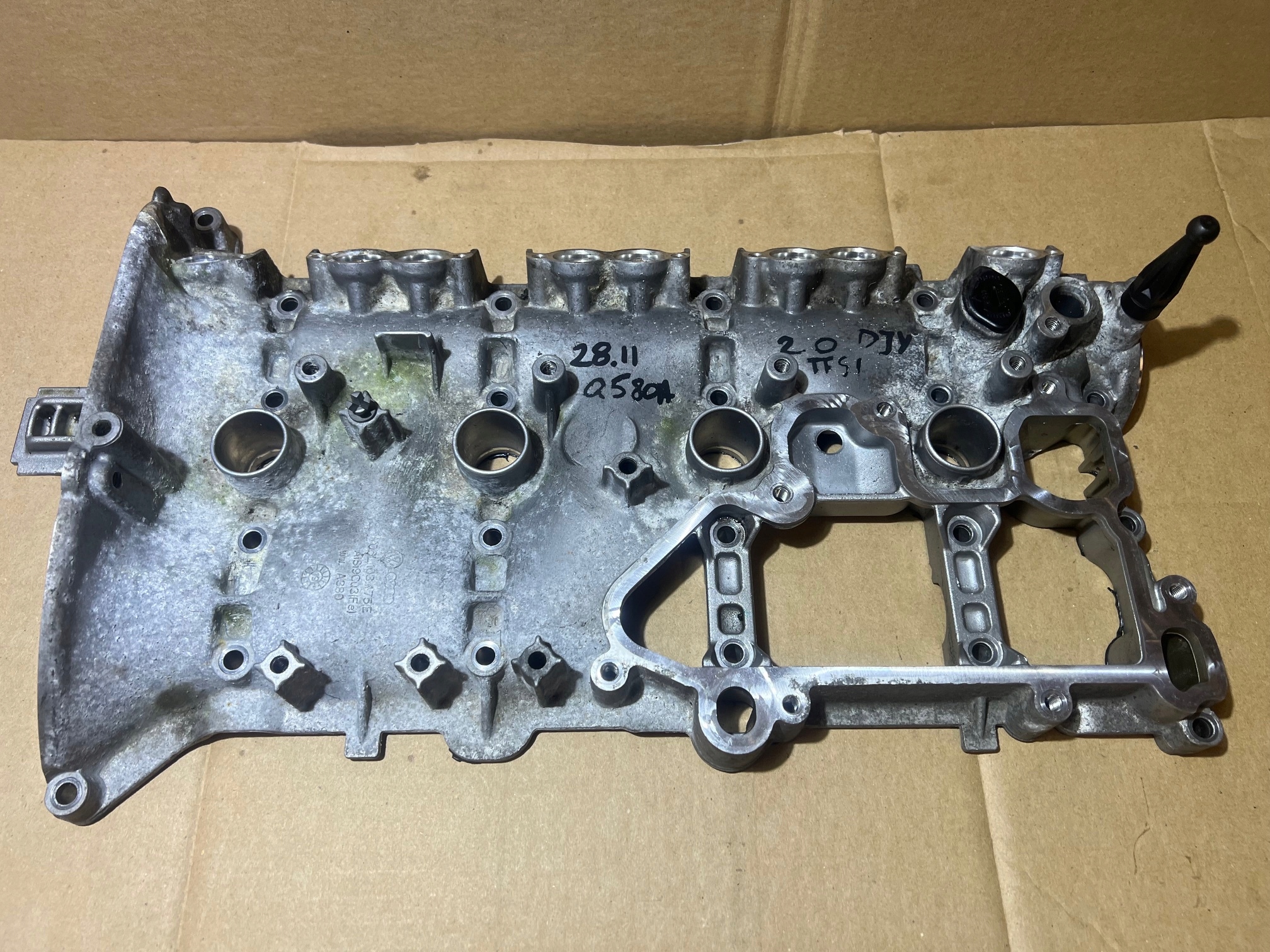 AUDI A3 Q3 A4 Q5 2.0 TFSI Abdeckung der Ventile 06L103475E