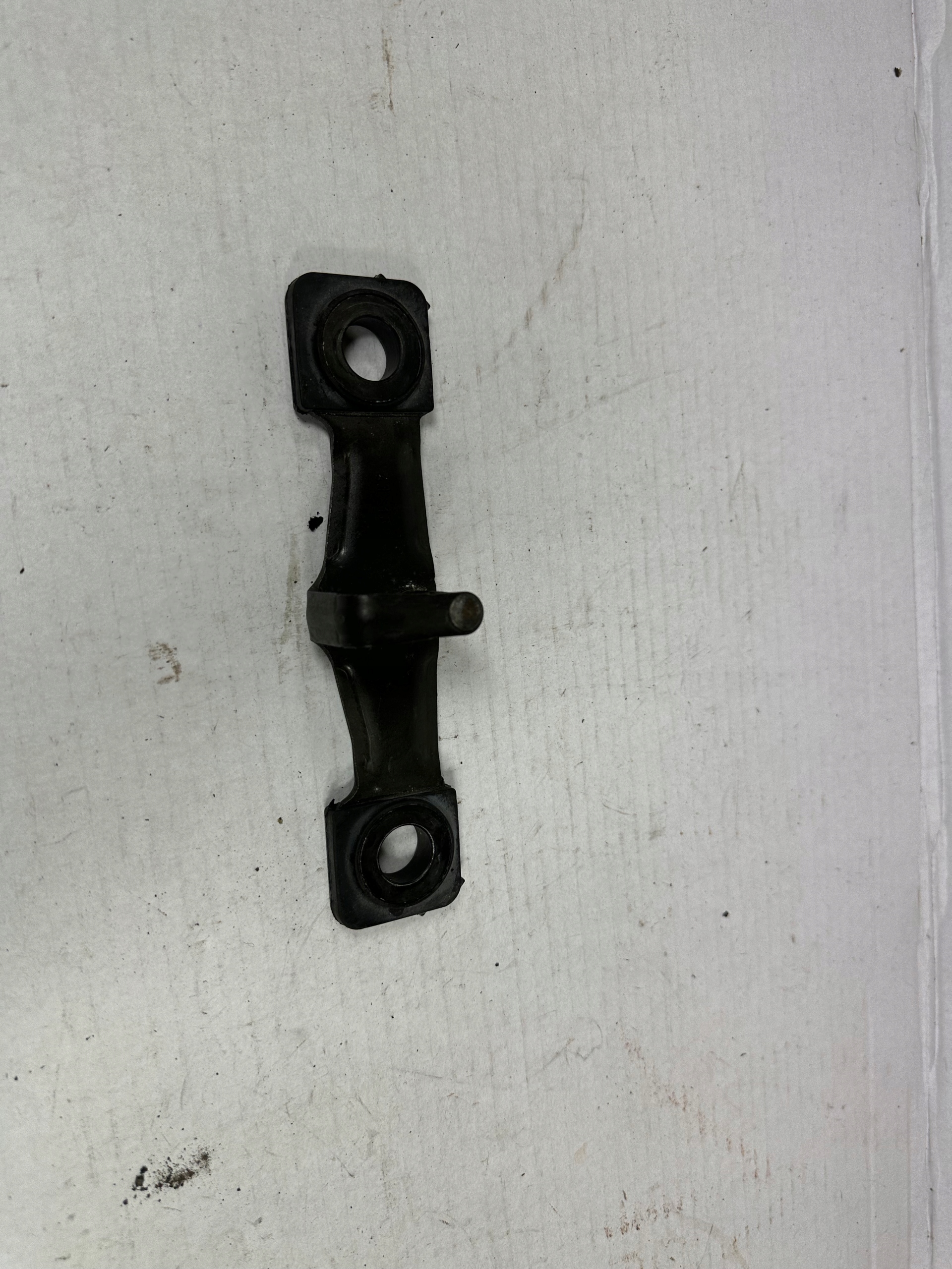 LEON III БОЛТ ЗАДНЕЙ ЗАСЛОНКИ 8V0827507E