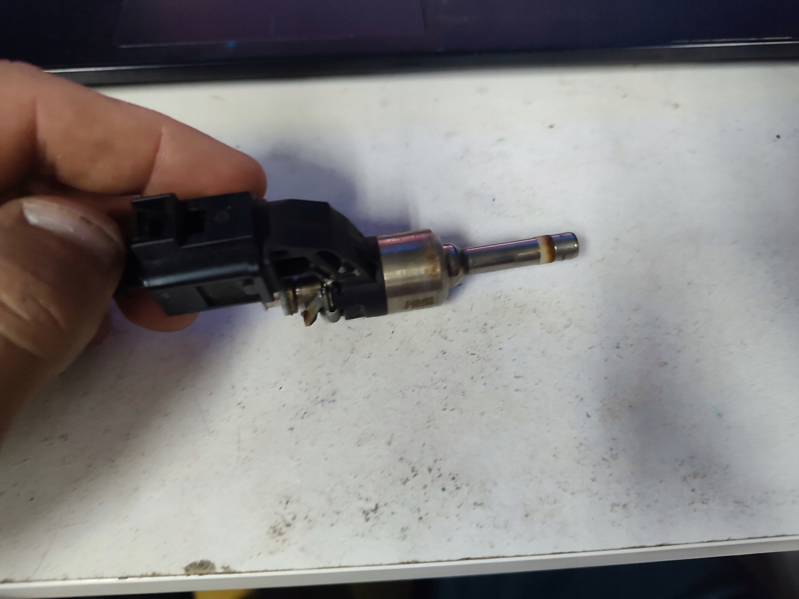 nozzle injector VW GOLF 5 V 1.4 TSI 122 KM 03C906036F