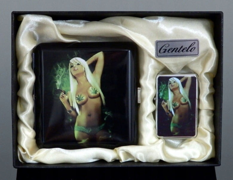 ZESTAW UPOMINKOWY PAPIEROŚNICA Z ZAPALNICZKĄ GIRLS