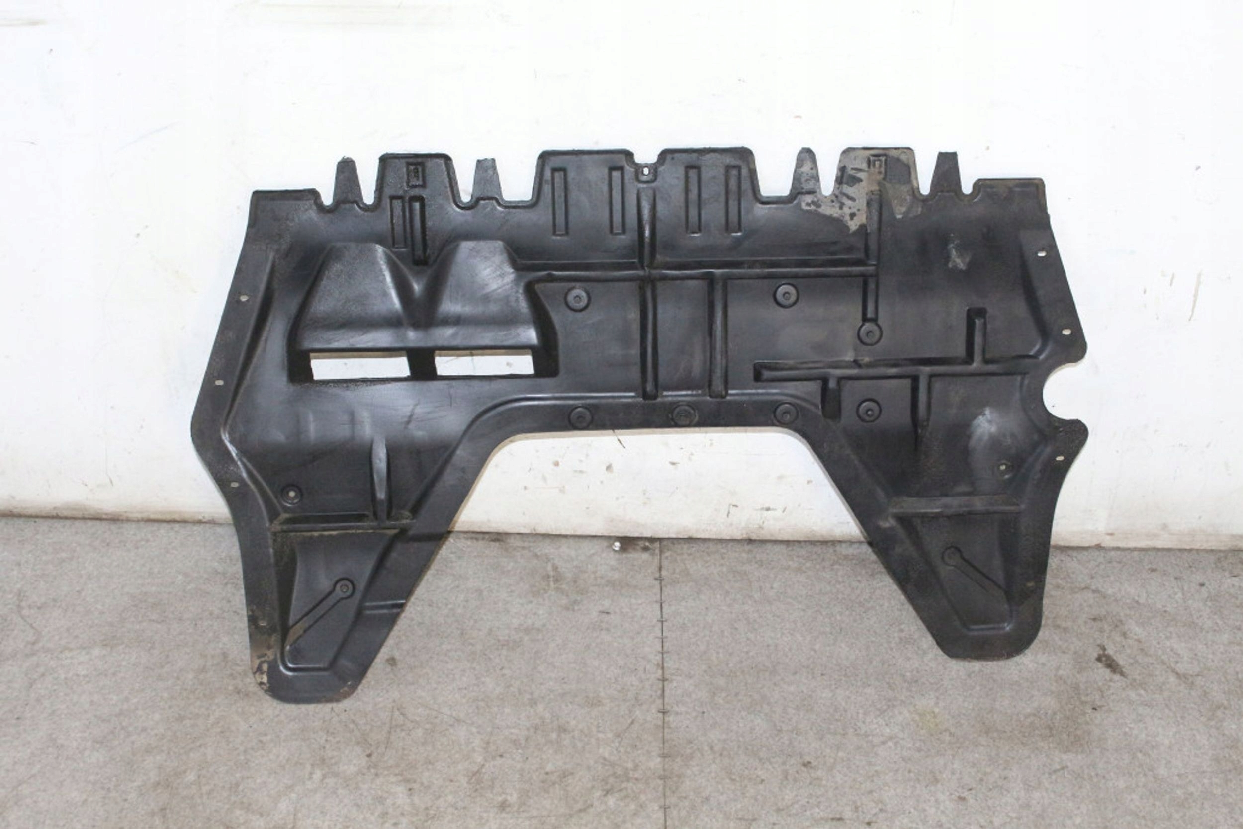 2008 Volkswagen PASSAT B6 cover below engine 3C0825237