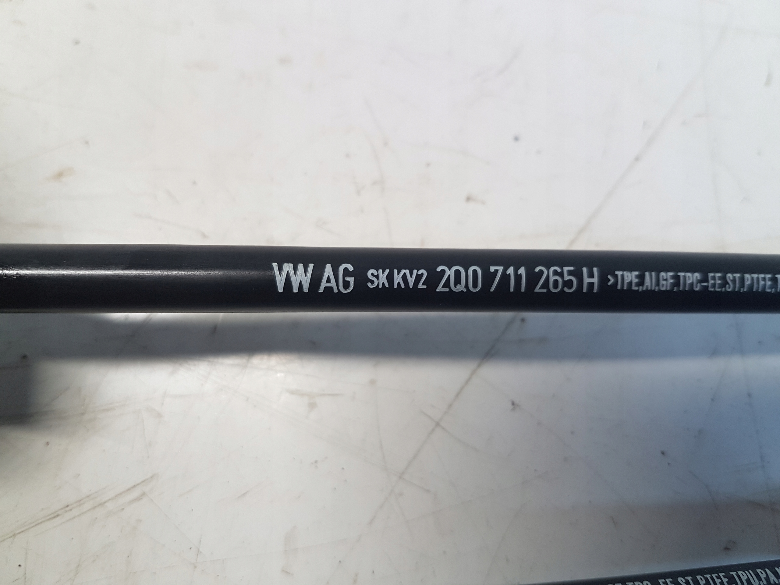 SKODA SCALA Bowdenzug Schalt getriebe 2Q0711265H