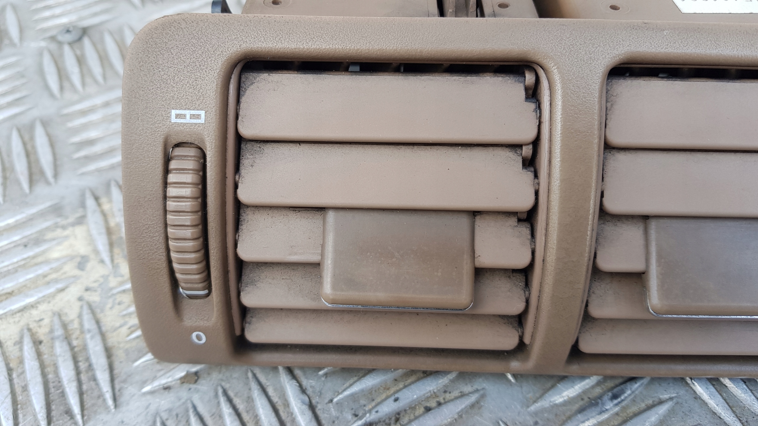 MERCEDES W163 ML grid central a1638300054