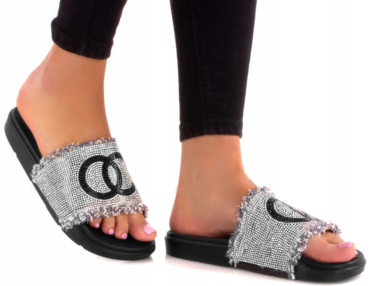 

Czarne Gumowe Wygodne Klapkiz Cyrkoniami 38