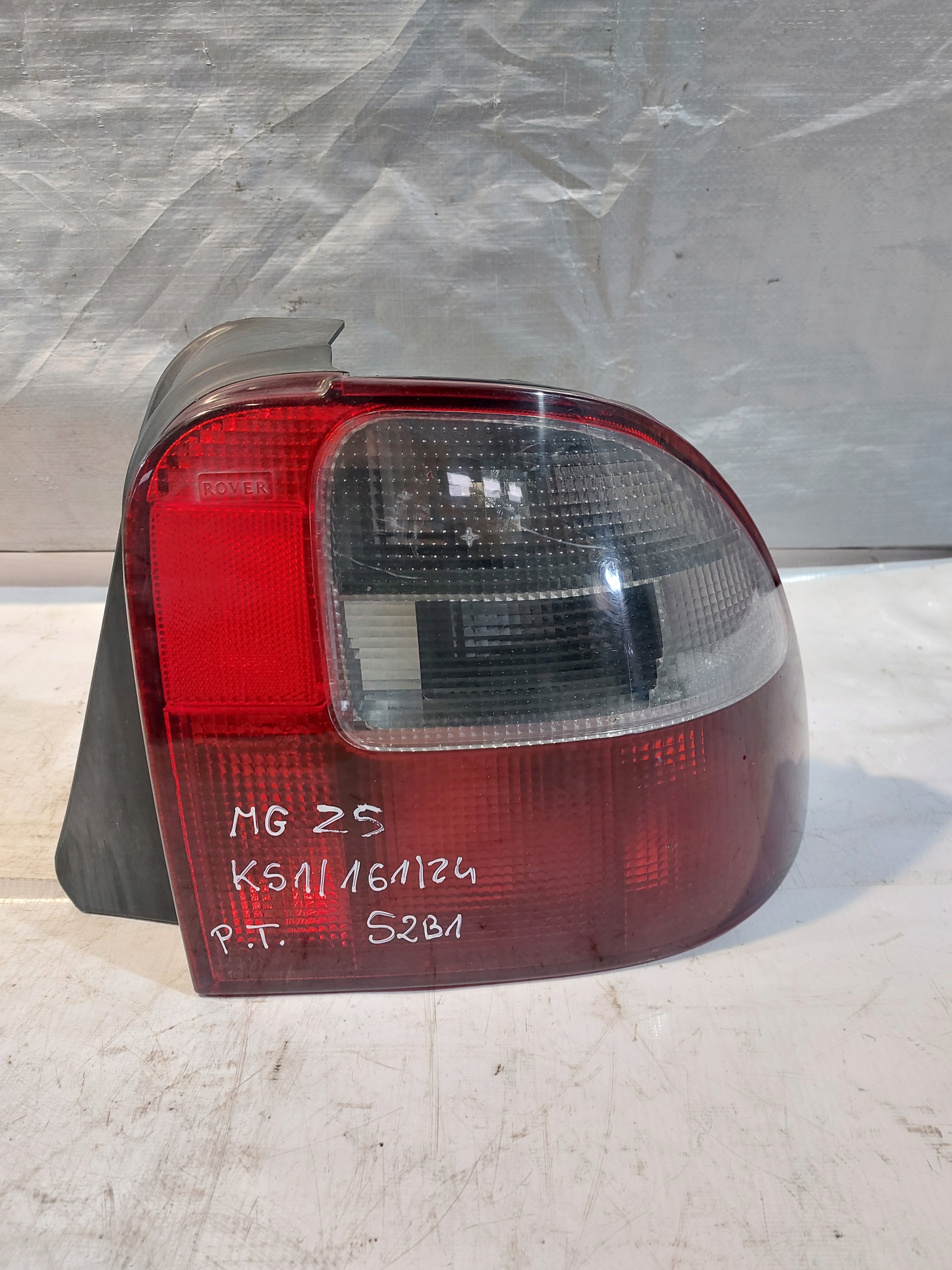 light right rear MG ZS 2004r.