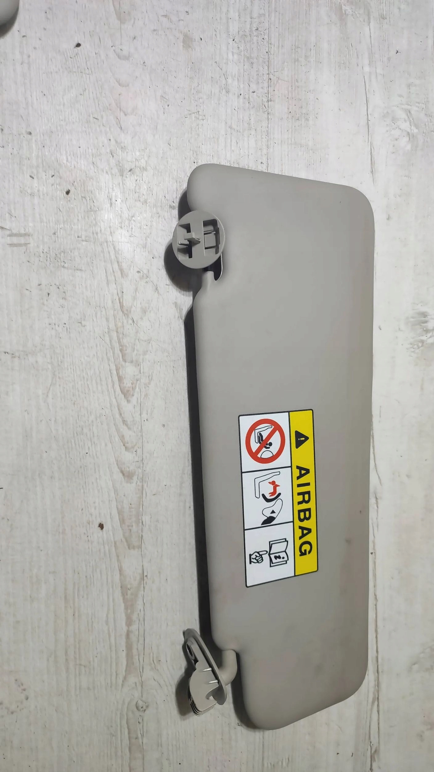 Dacia Duster II 17r 1.2 front side right cover przeciwsloneczna