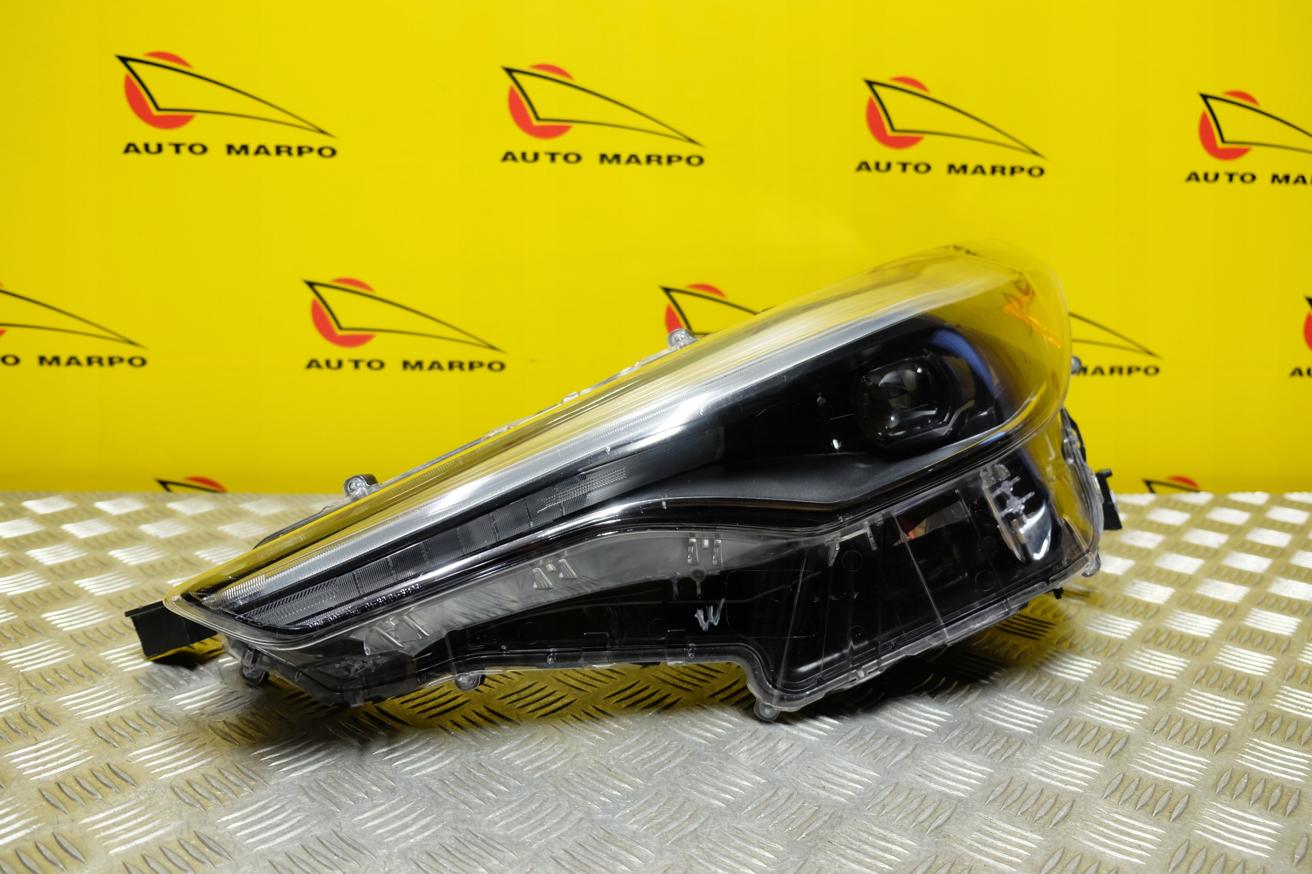 TOYOTA COROLLA CROSS 2022-2023 REFLEKTOR LAMPA FULL LED L USA Producent części Toyota OE