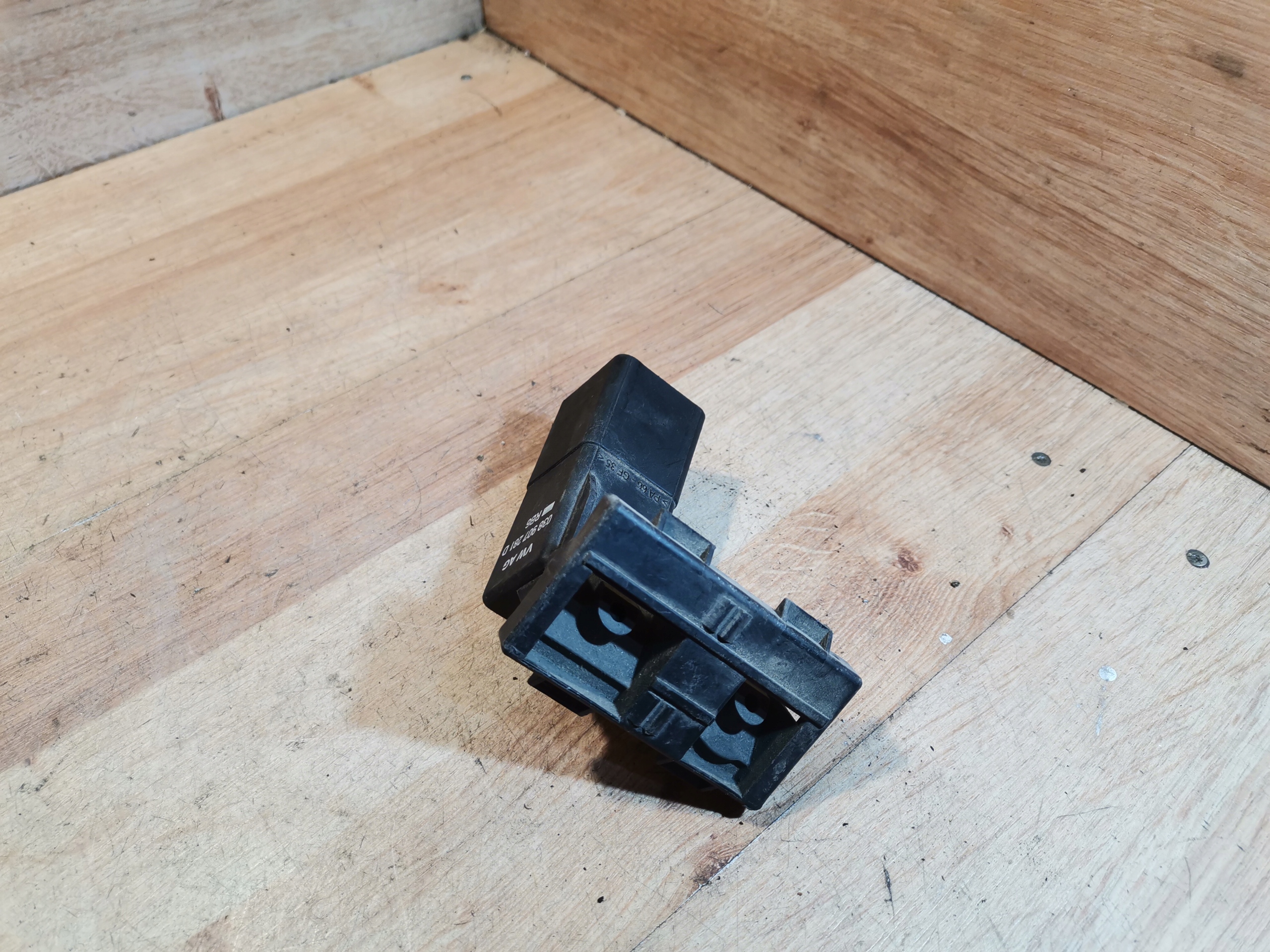 relay plugs VW SEAT SKODA AUDI 038907281D