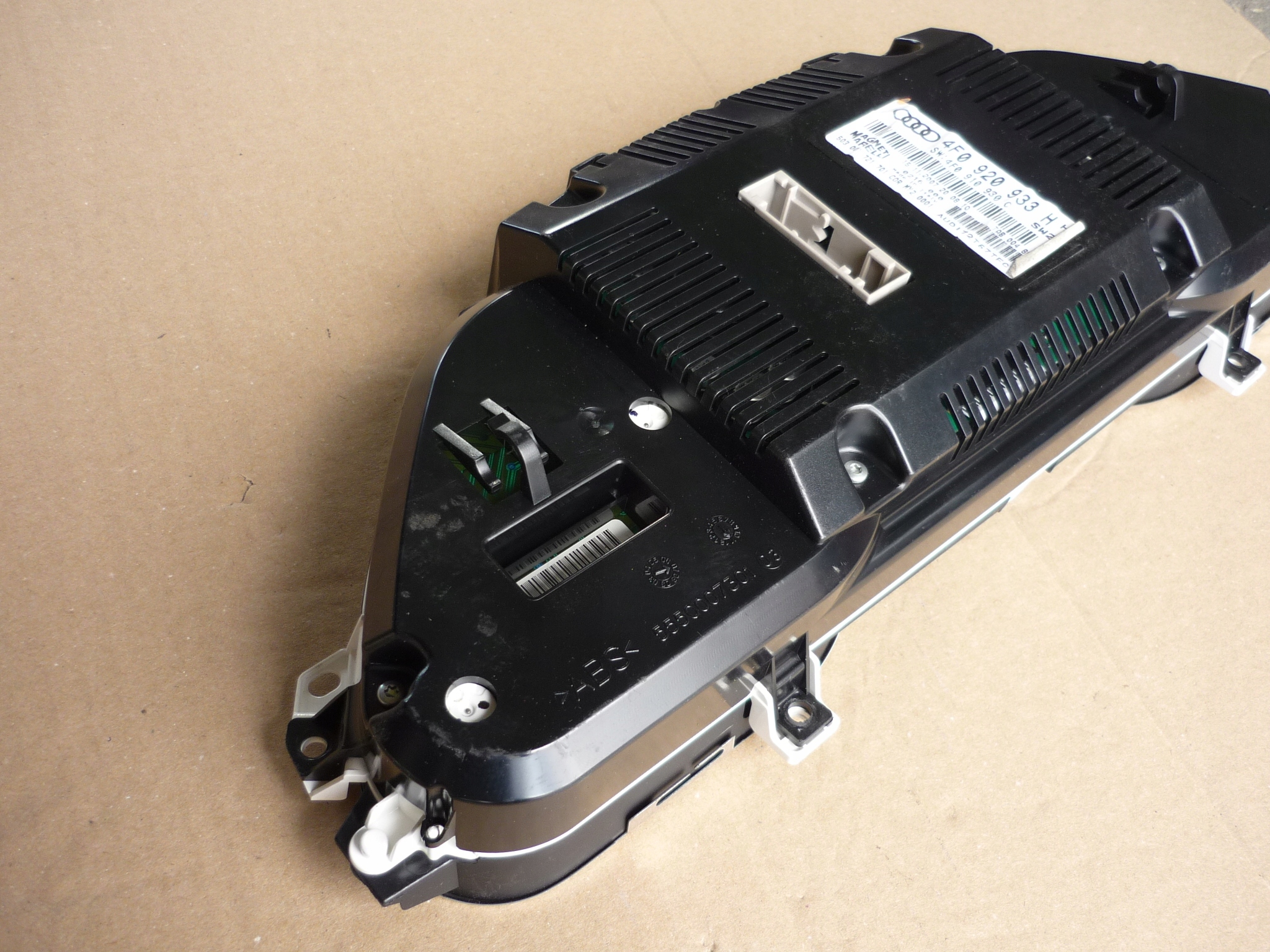 спидометр Audi A6 C6 4F0920933H Бензин европа