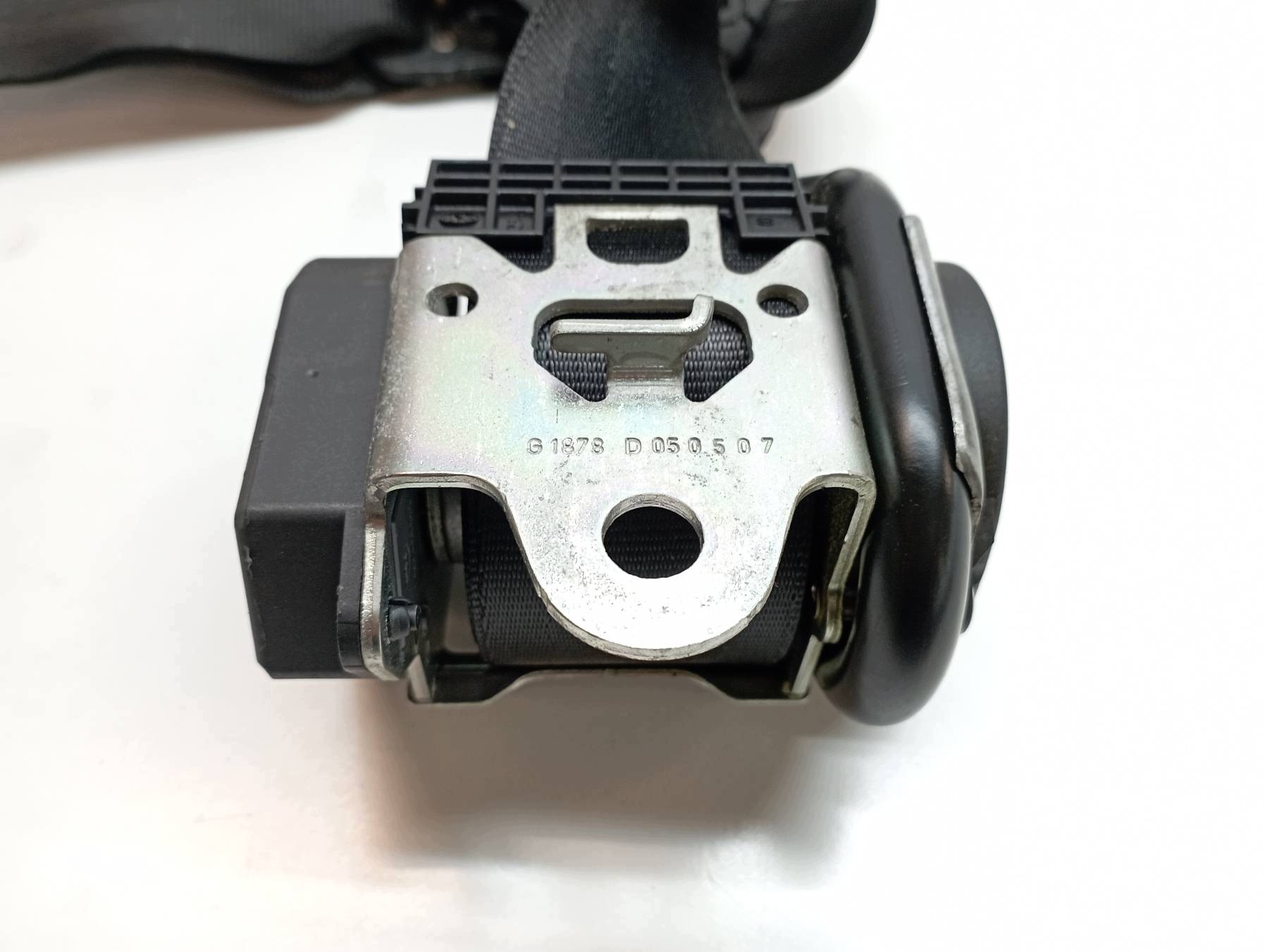 seat belt left front driver´s Audi A8 II (2002-2010) D3