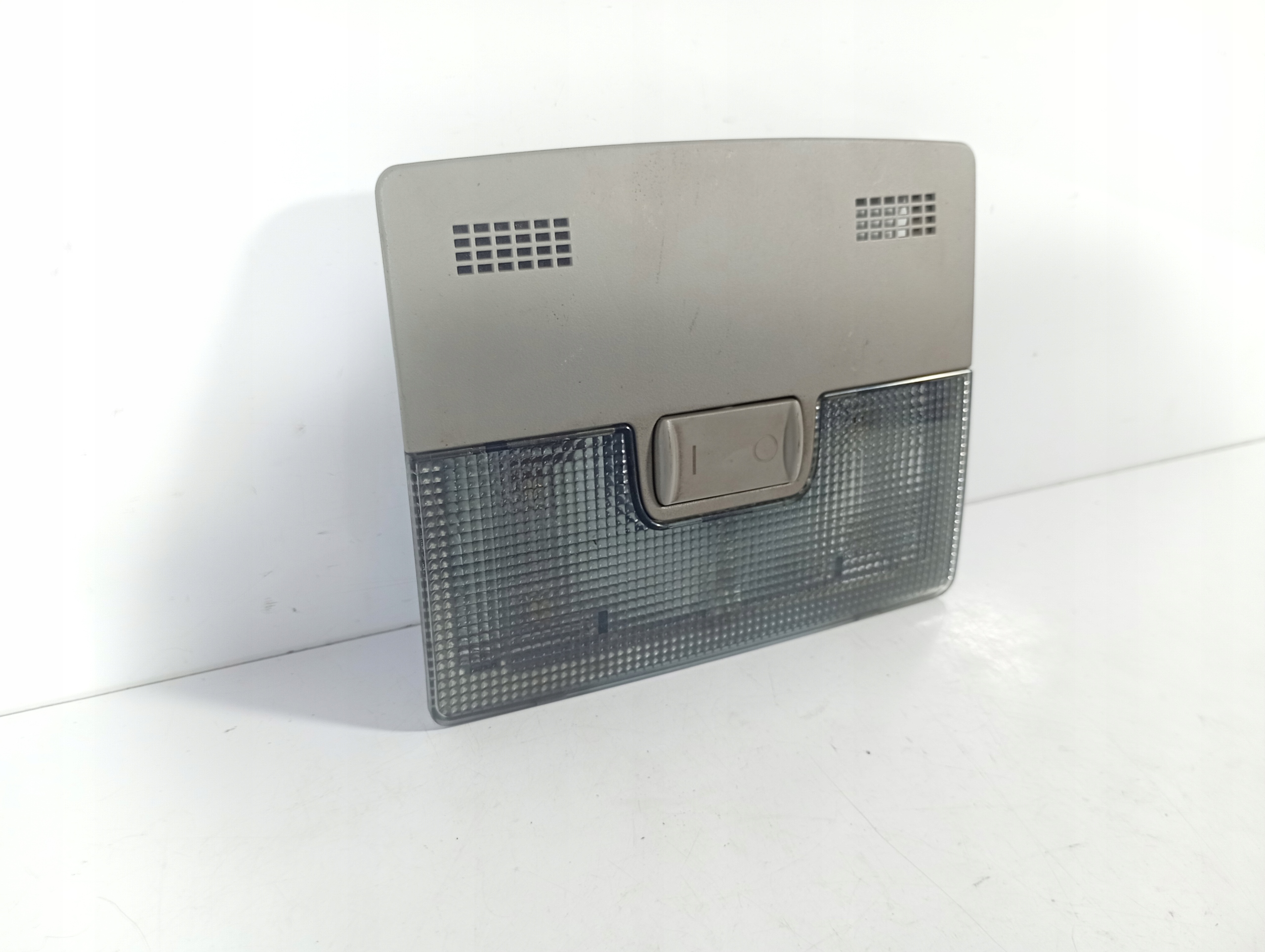 Audi A6 C5 97-04 OSWIETLENIE cabs light inner OE 4B0947105C