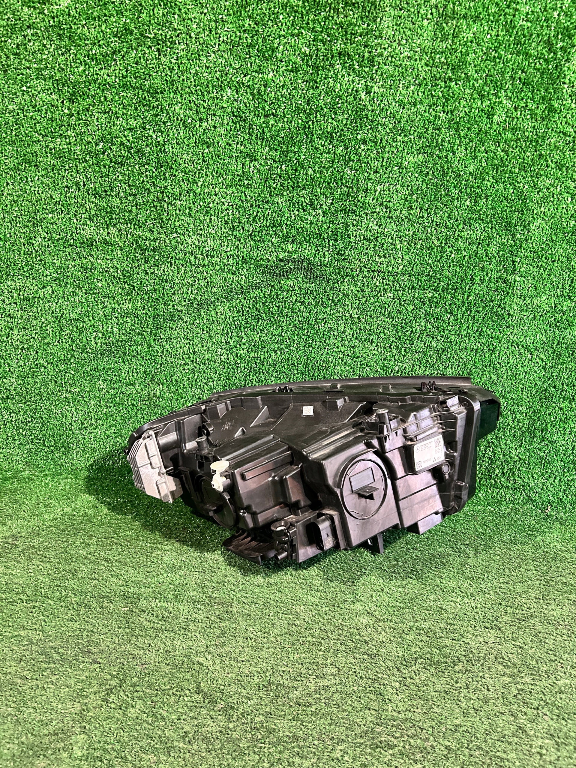 REFLEKTOR left MERCEDES GLA W247 FULL LED NR.R