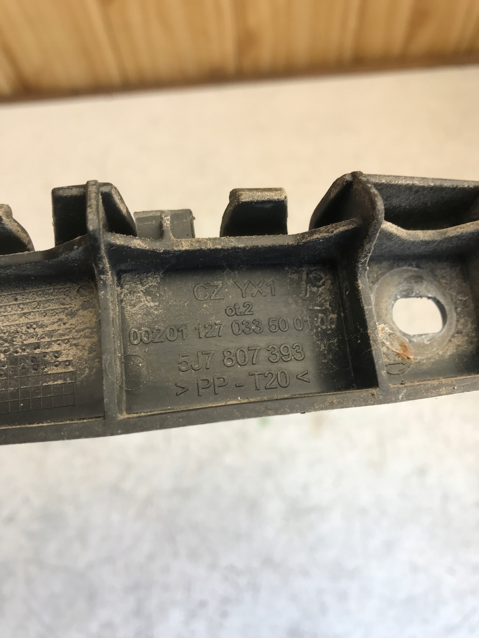bumper bracket left rear part ROOMSTER 5J7807393