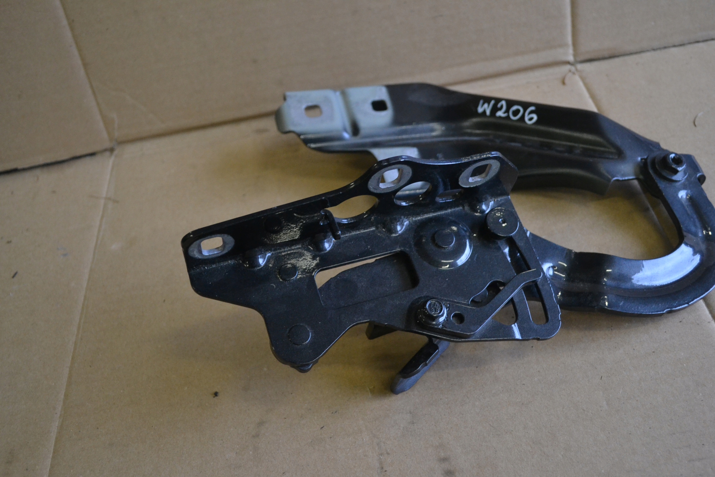 MERCEDES C KLASA W206 A206 hinge bonnets