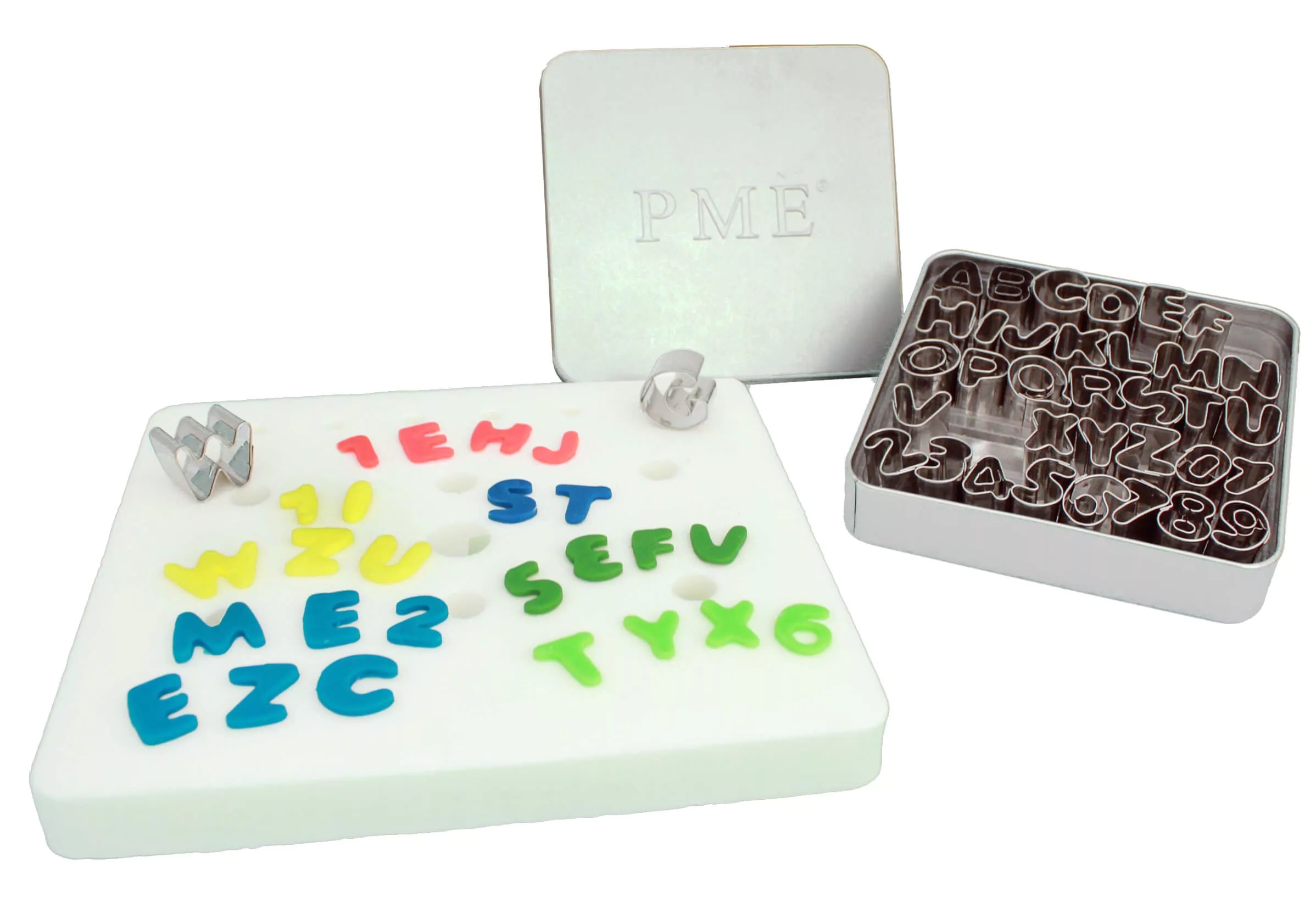Levně Pme Sada vykrajovátek na písmena a číslice