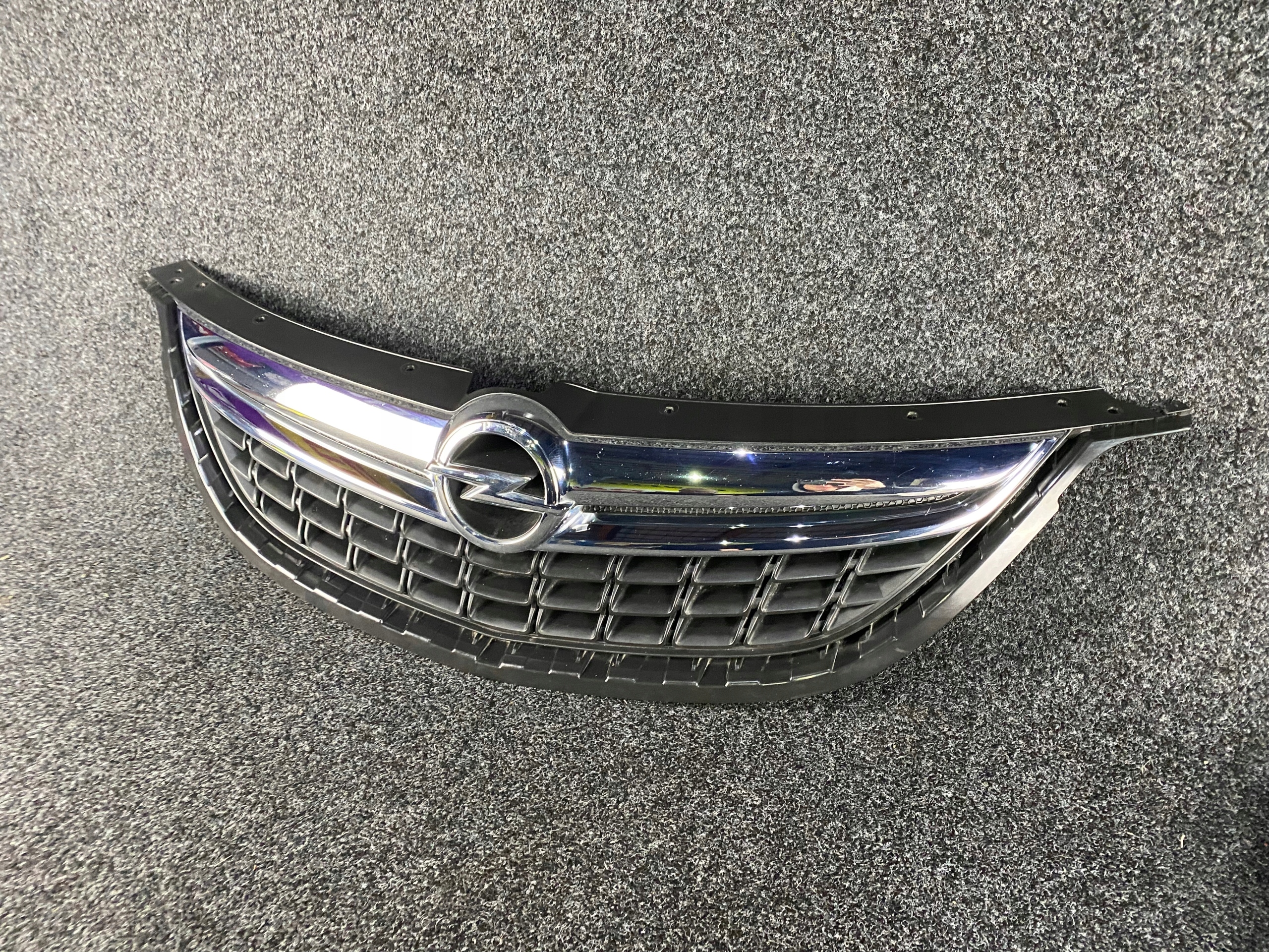OPEL ZAFIRA C LIFT GRILL ATRAPA CHŁODNICY 13300698 Numer katalogowy części 341601492 13300698