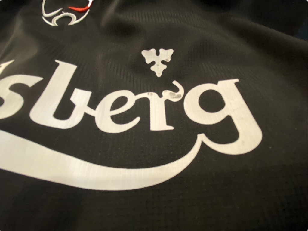 LIVERPOOL ADIDAS BLUZA KURTKA ROZMIAR 42/44 Rodzaj rozpinane z kapturem