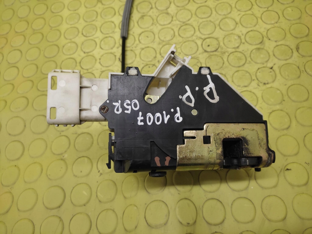 PEUGEOT 1007 lock door right front