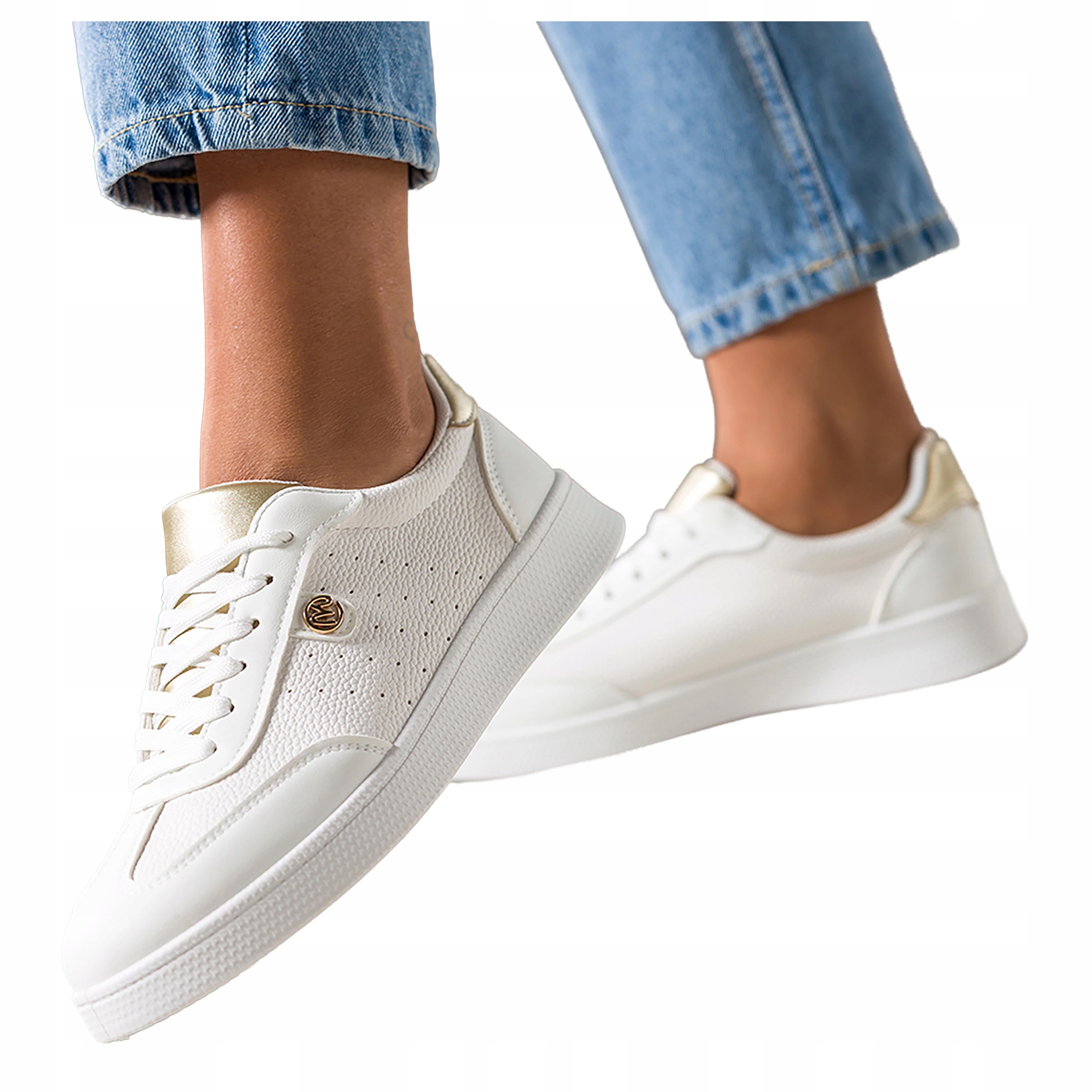 Tenisky Bílé Dámské Sportovní S Ozdobou Zlaté Šněrovací Vložky r 36