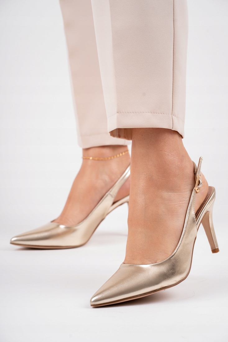 Złote sandały damskie na szpilce z zakrytymi palcami 40