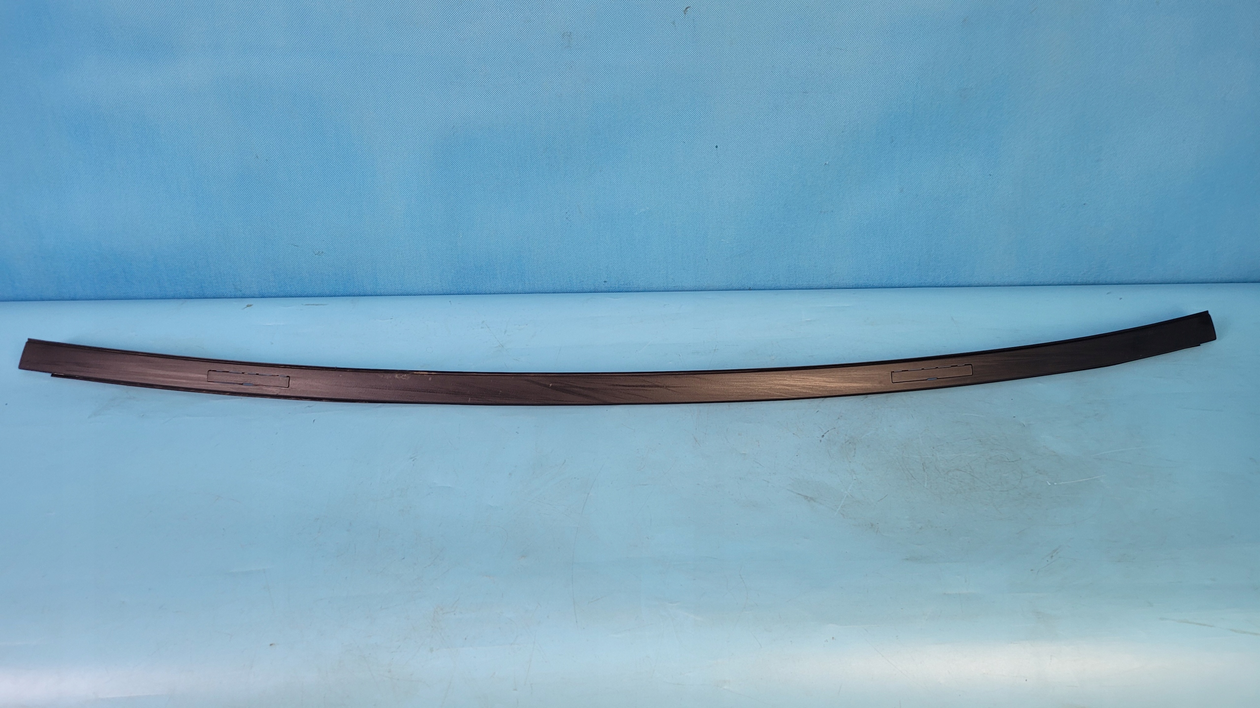 1186905700 - W118 CLA накладка на крышу левая A1186905700