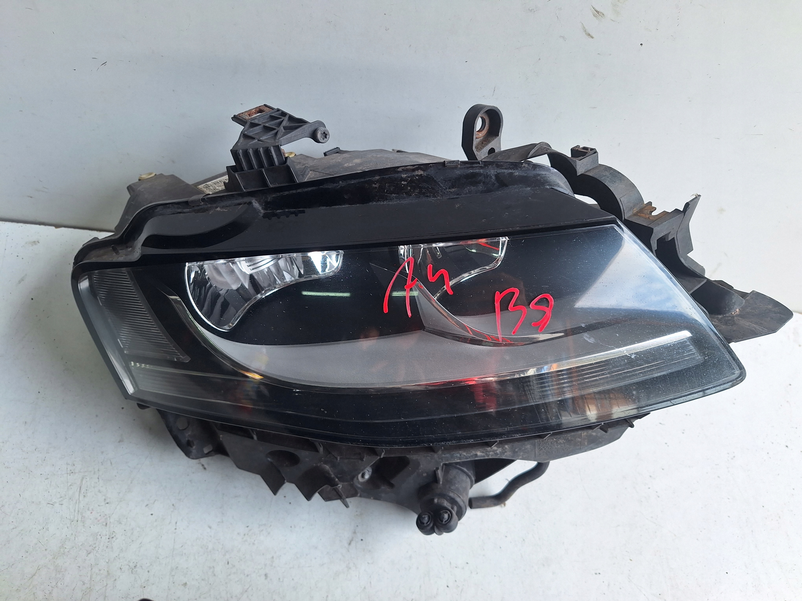 AUDI A4 B8 8K 08-11 light right + support + washer UK
