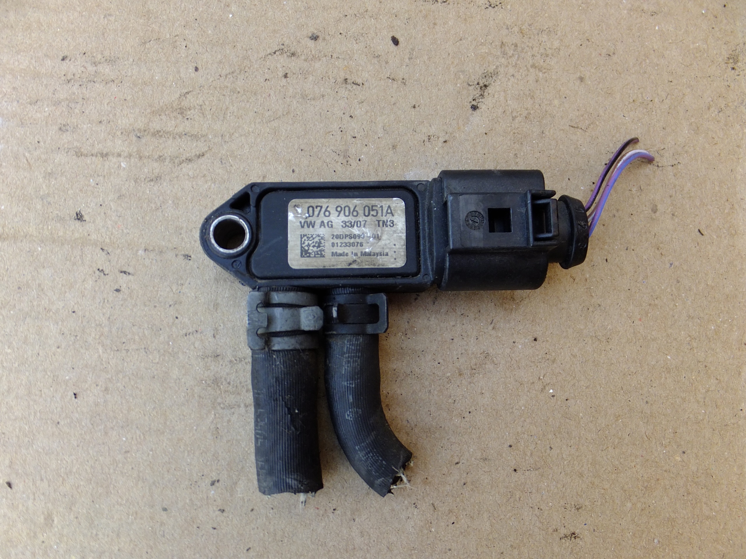exhaust gas sensor vw passat b6 2,0 tdi 076906051A