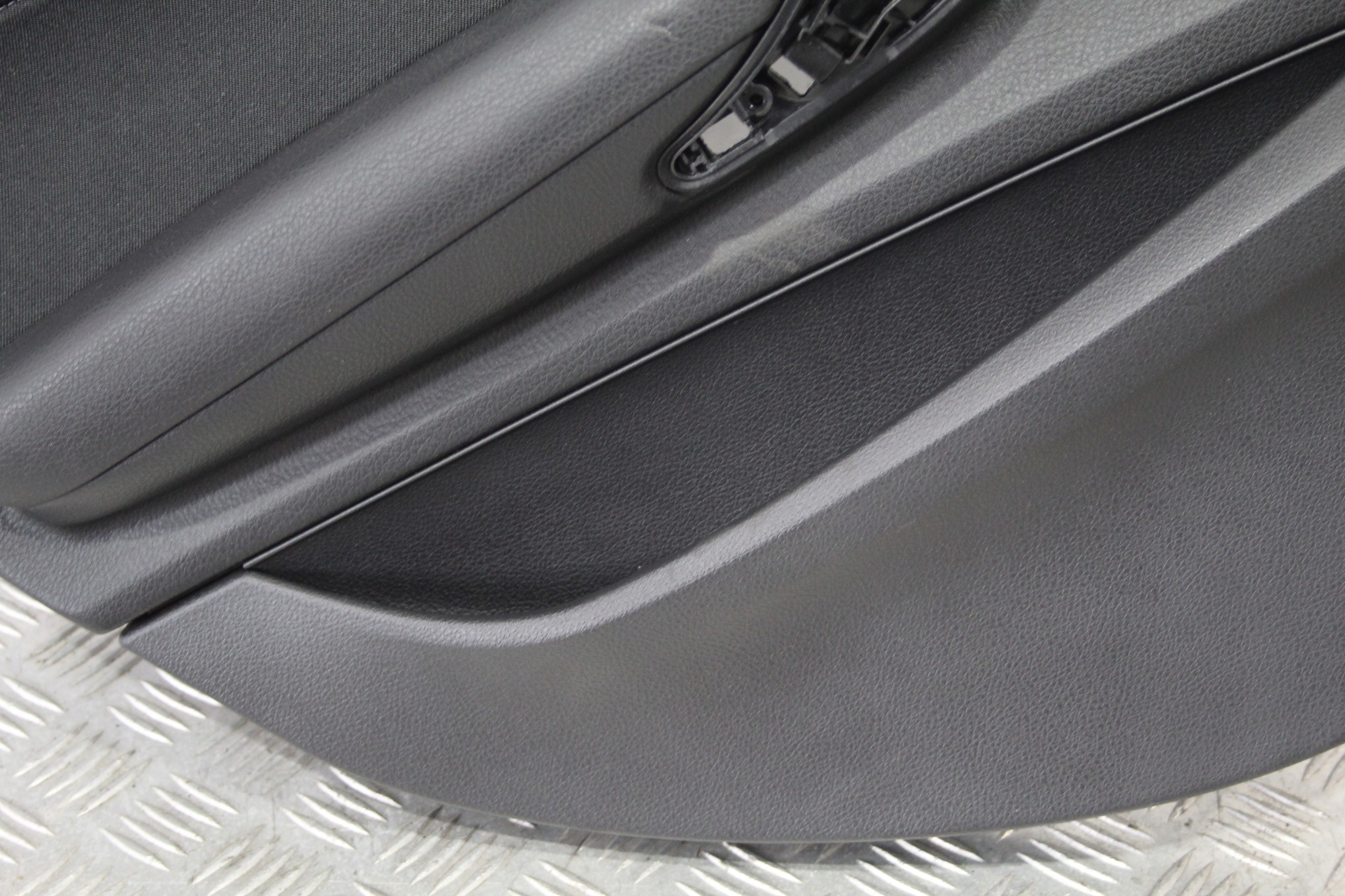side door left rear part BMW 1 F20 LIFT