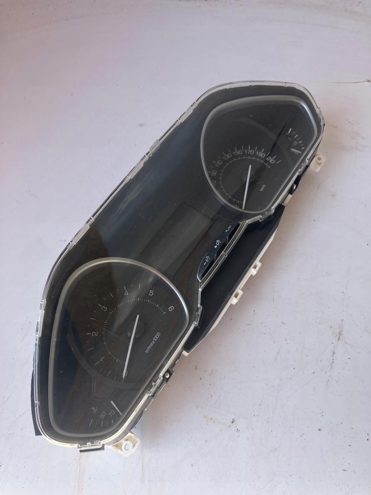dials dials PEUGEOT 208 LIFT 9825986680
