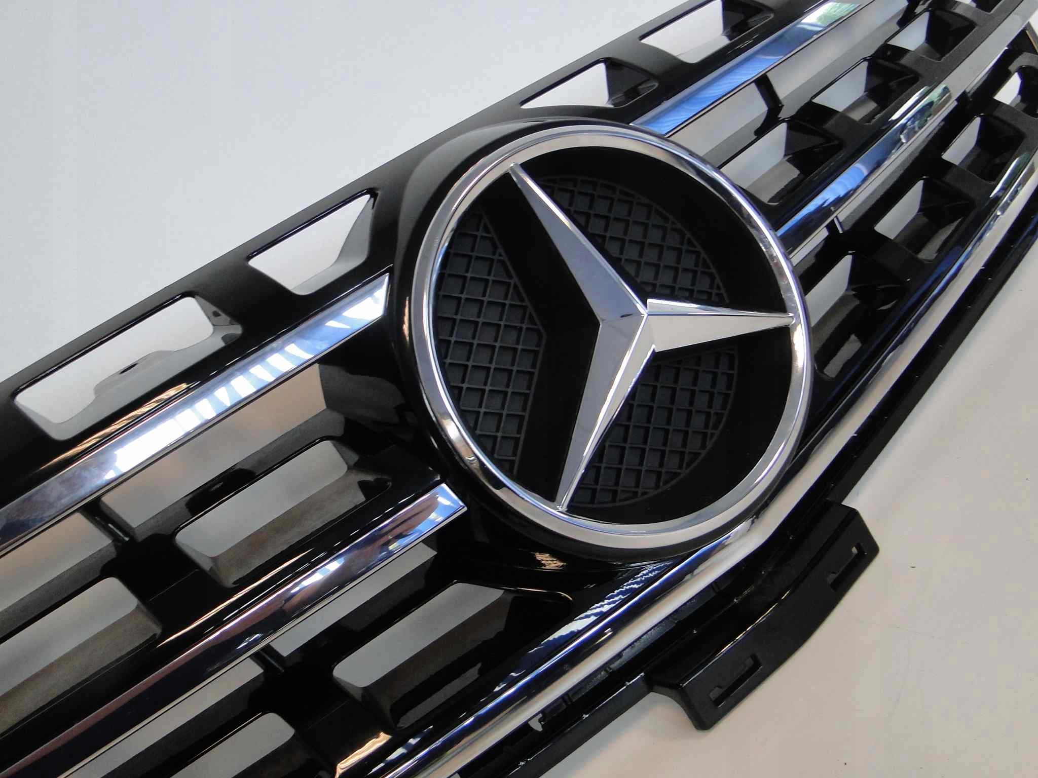 MERCEDES ML W166 166 GRILL ATRAPA CZARNY Kolor czarny