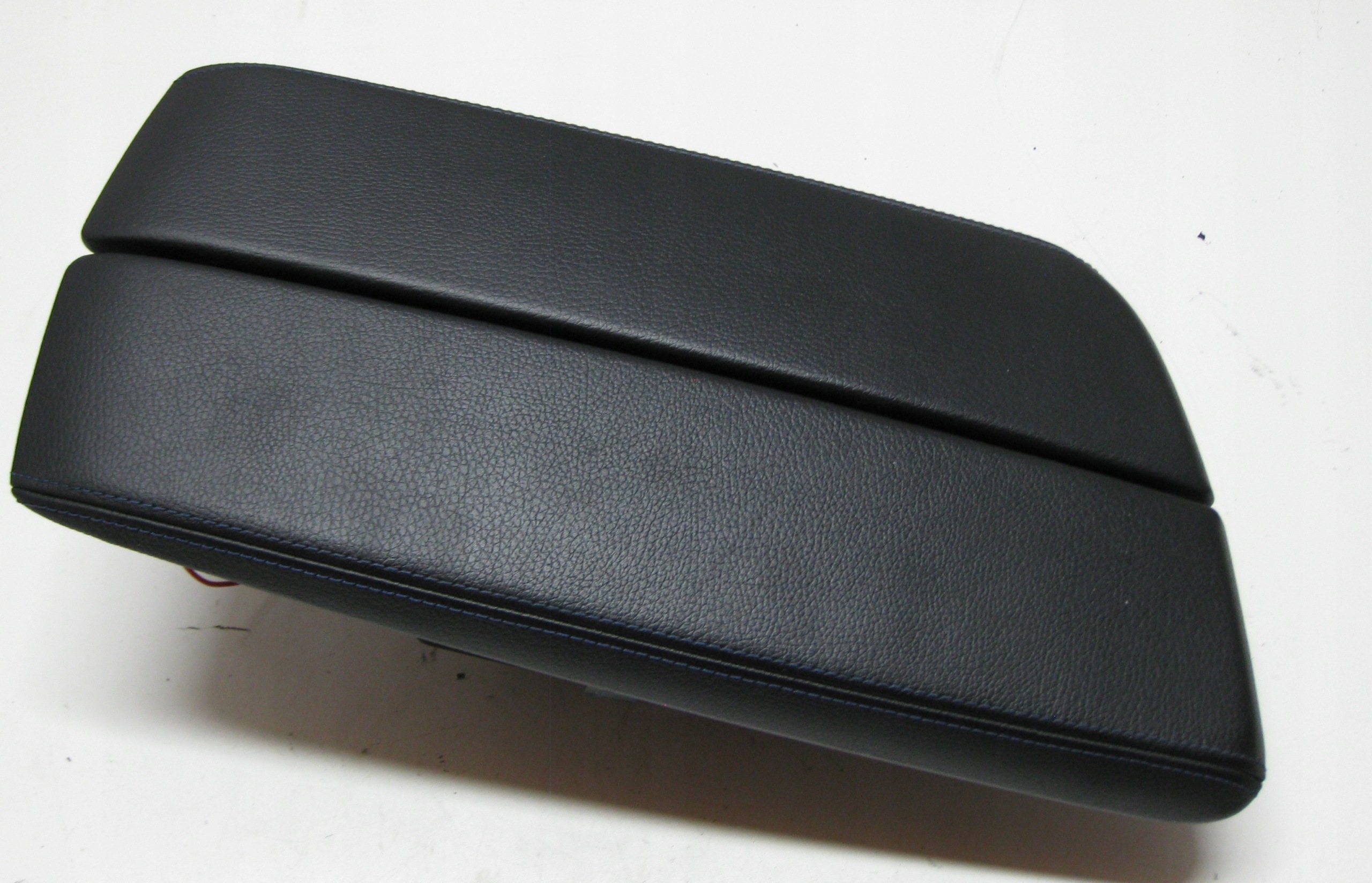 BMW 5 G30 3.0D 19R armrest leather passenger compartment adapter 12V USB 9330664