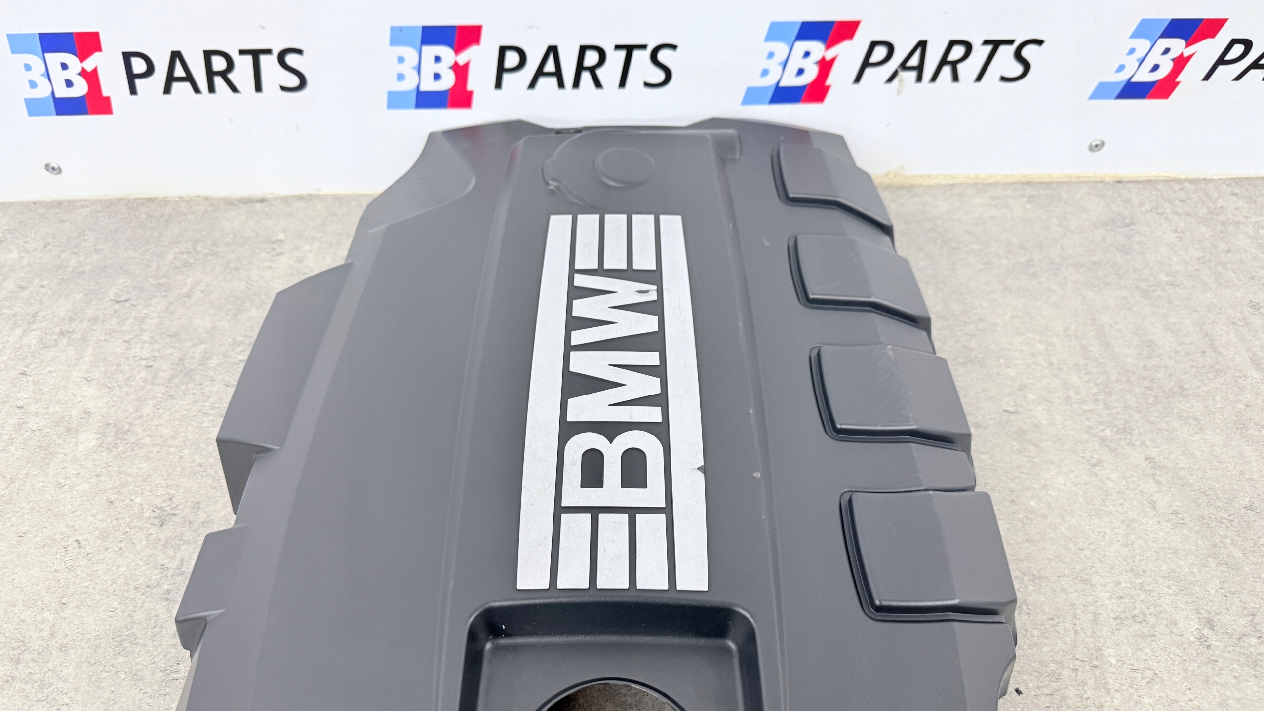 BMW E90 E91 E92 cover engine housing cover upper 7556033
