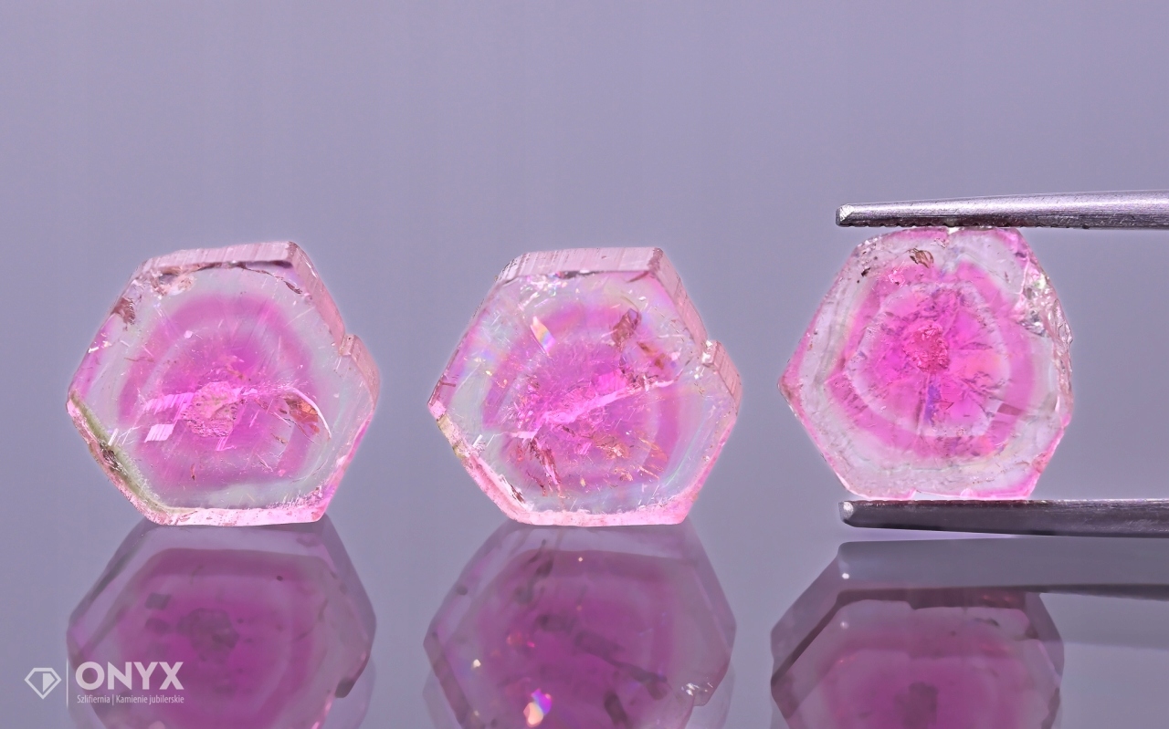 Turmalínová deska Komplet nepravidelná 12x10,5 mm