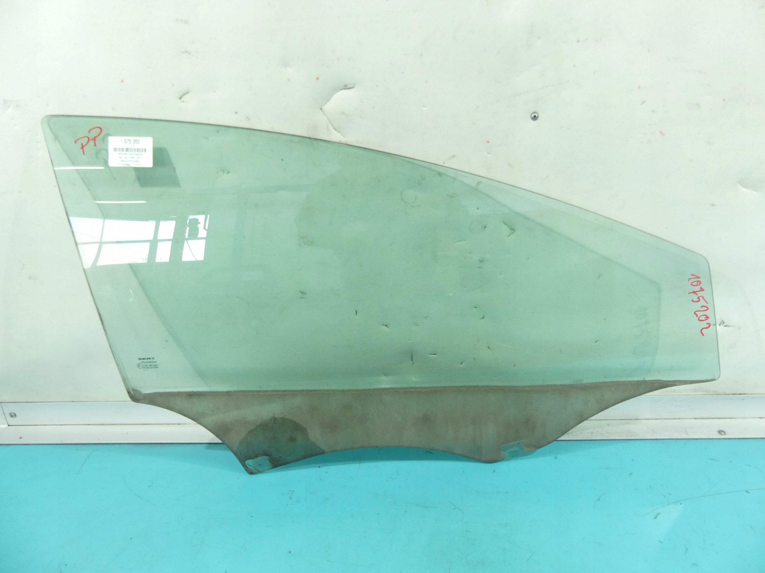 SZYBA DRZWI PRZÓD PRAWA SEAT LEON II 07R PASAŻERA