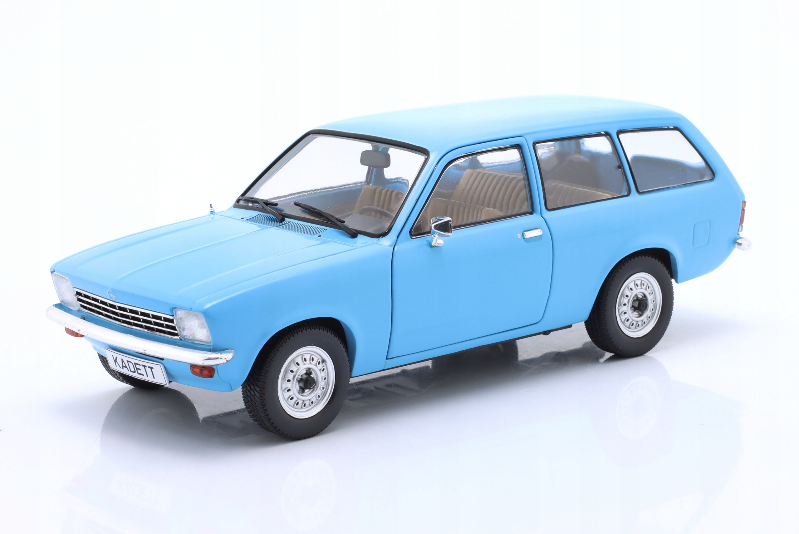 Opel Kadett C Caravan 1973 Light Blue WhiteBox 1:24 Model Auta 124192