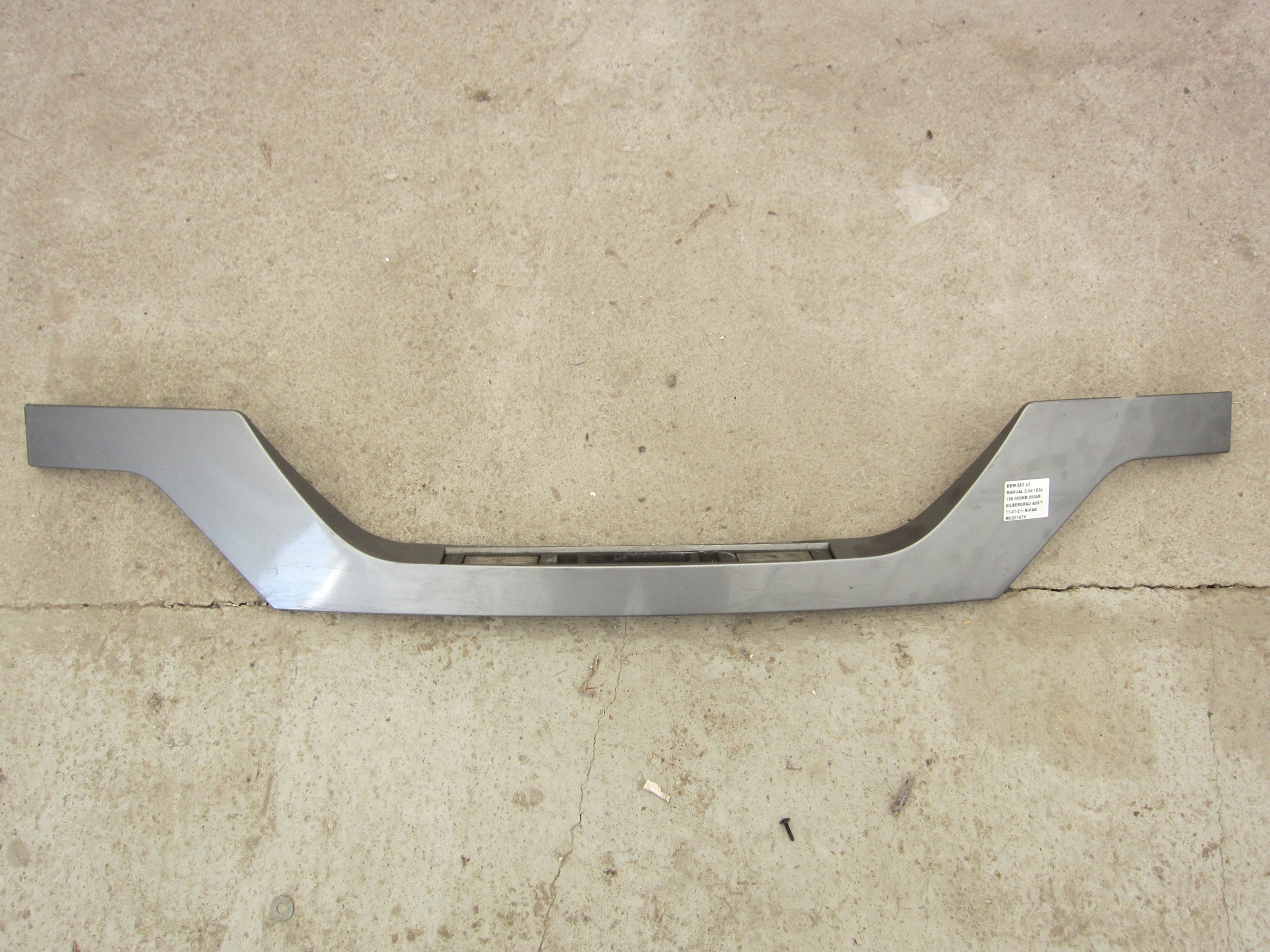 BMW X3 E83 moulding cap for the bonnet diodes signs