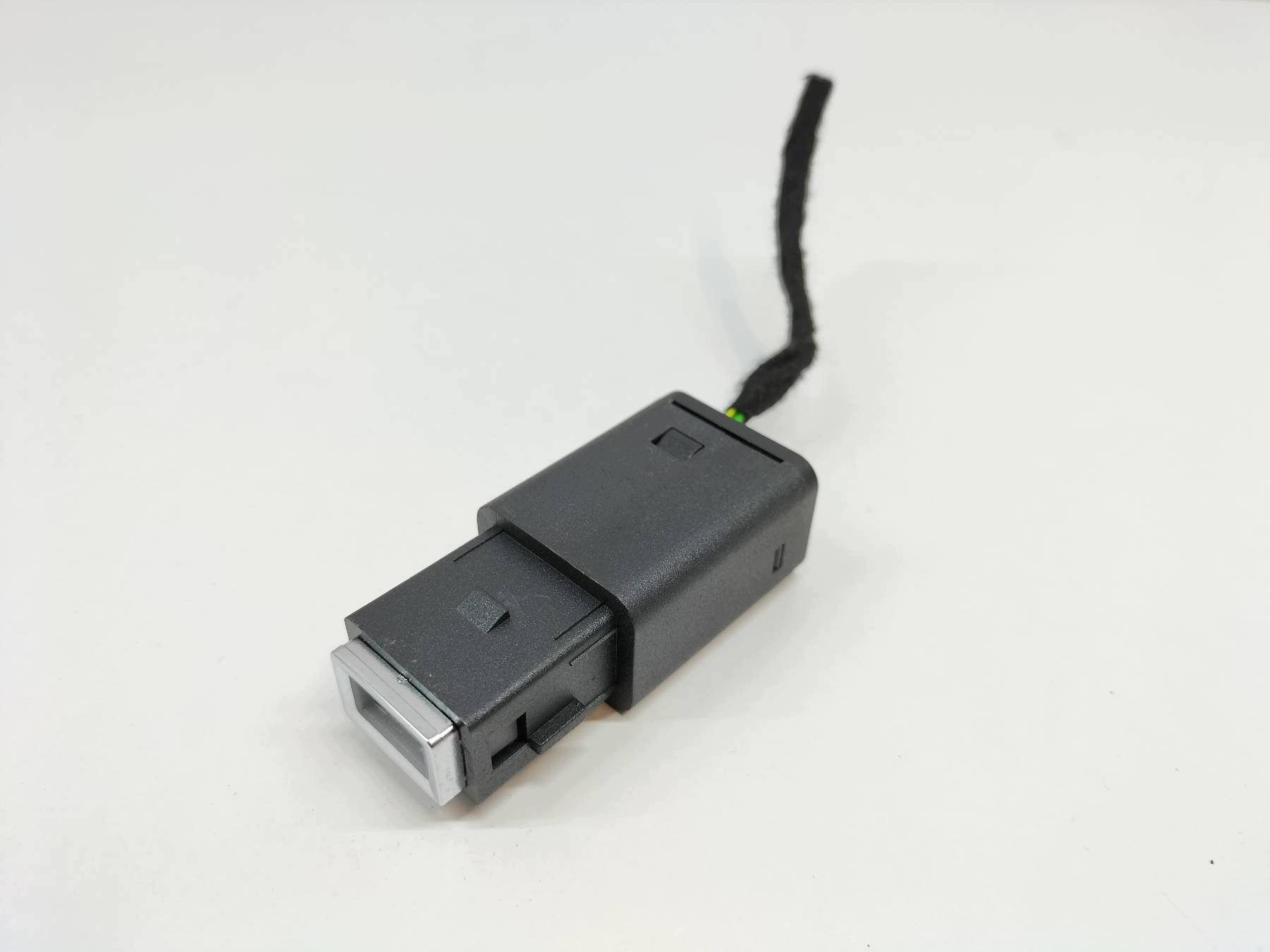 adapter USB 98217039DX 9824334377 Peugeot 208 II (2019- )