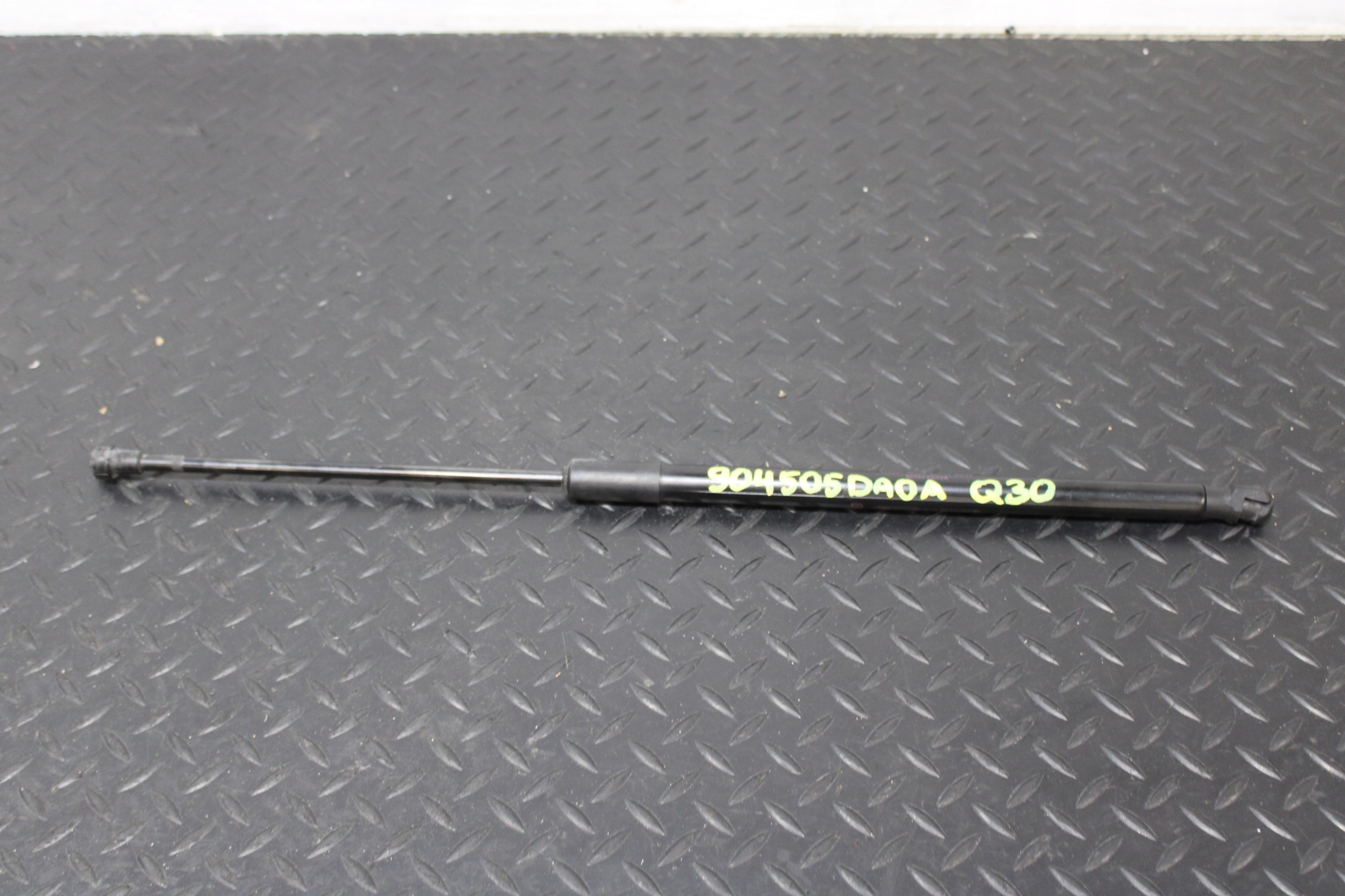 damper telescope bonnet INFINITI Q30 90450-5DA0A