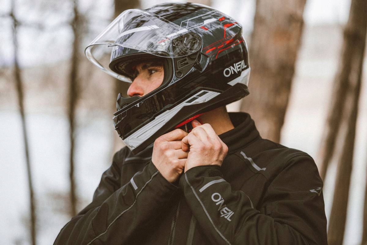 Bezpieczny kask z blendą słoneczną O'neal Crank L Obwód głowy 59-60 cm